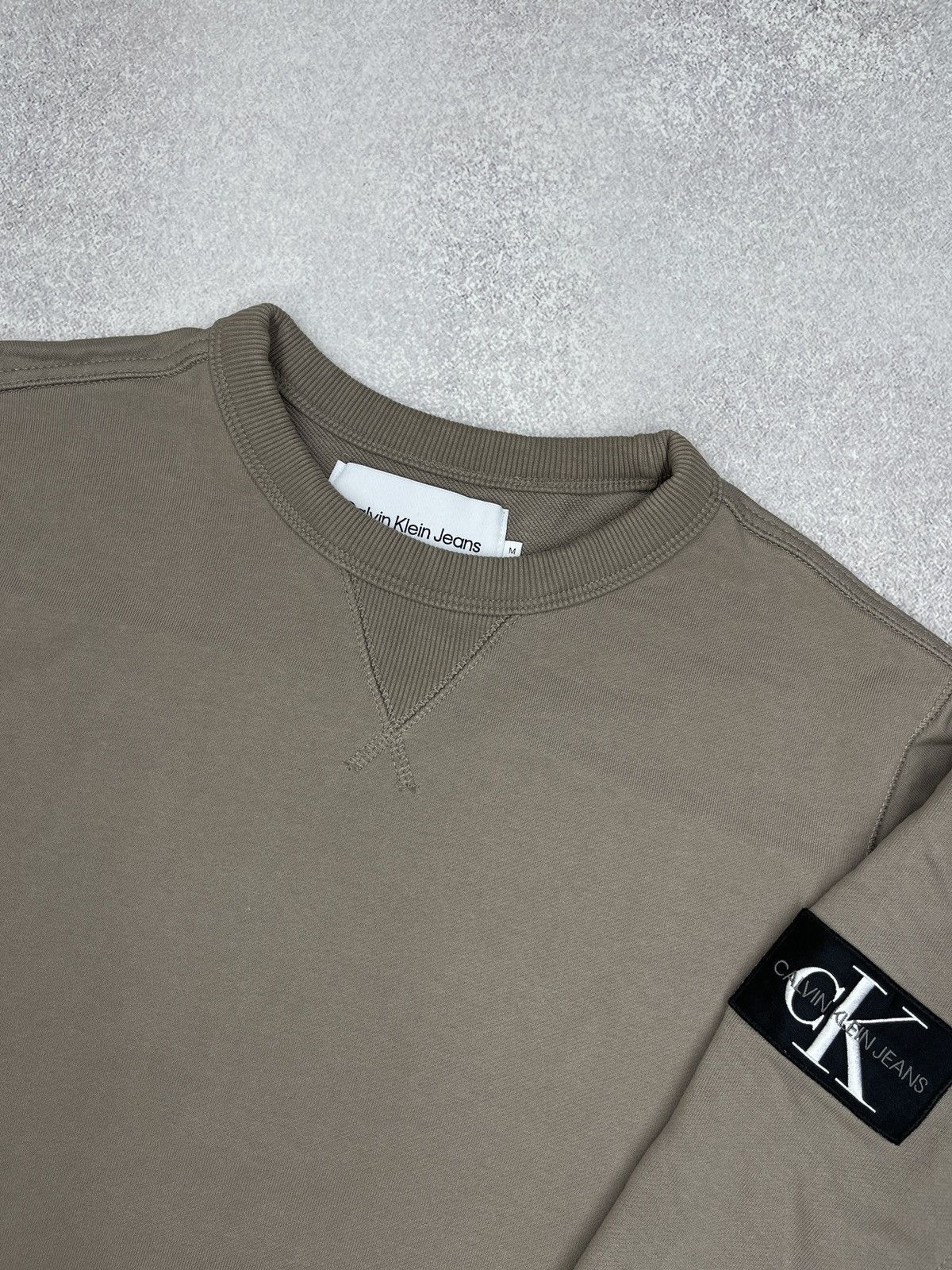 Calvin Klein Mens Calvin Klein Brown Sweatshirt Patch Logo Size M Size US M / EU 48-50 / 2 - 4 Thumbnail