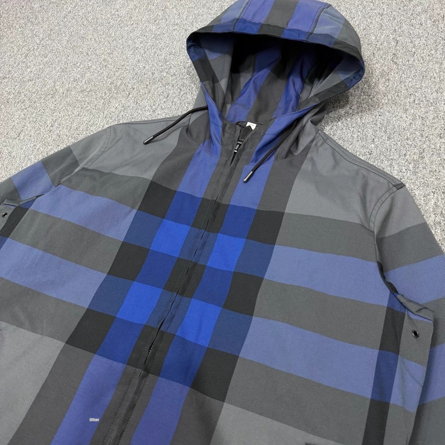 Burberry Multi Plaid Hooded Light Jacket Size M Size US M / EU 48-50 / 2 - 3 Thumbnail