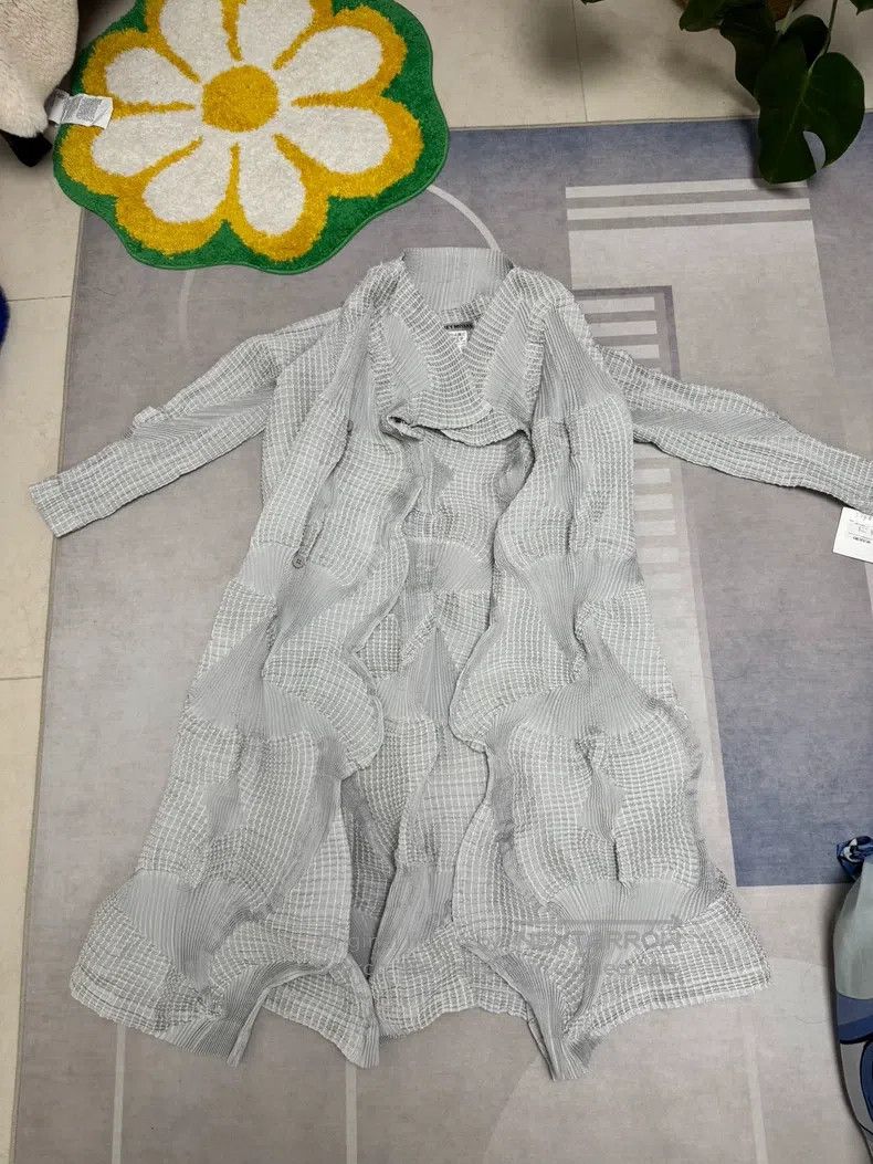 Issey Miyake Issey Miyake Gray Coat Size M / US 6-8 / IT 42-44 - 1 Thumbnail