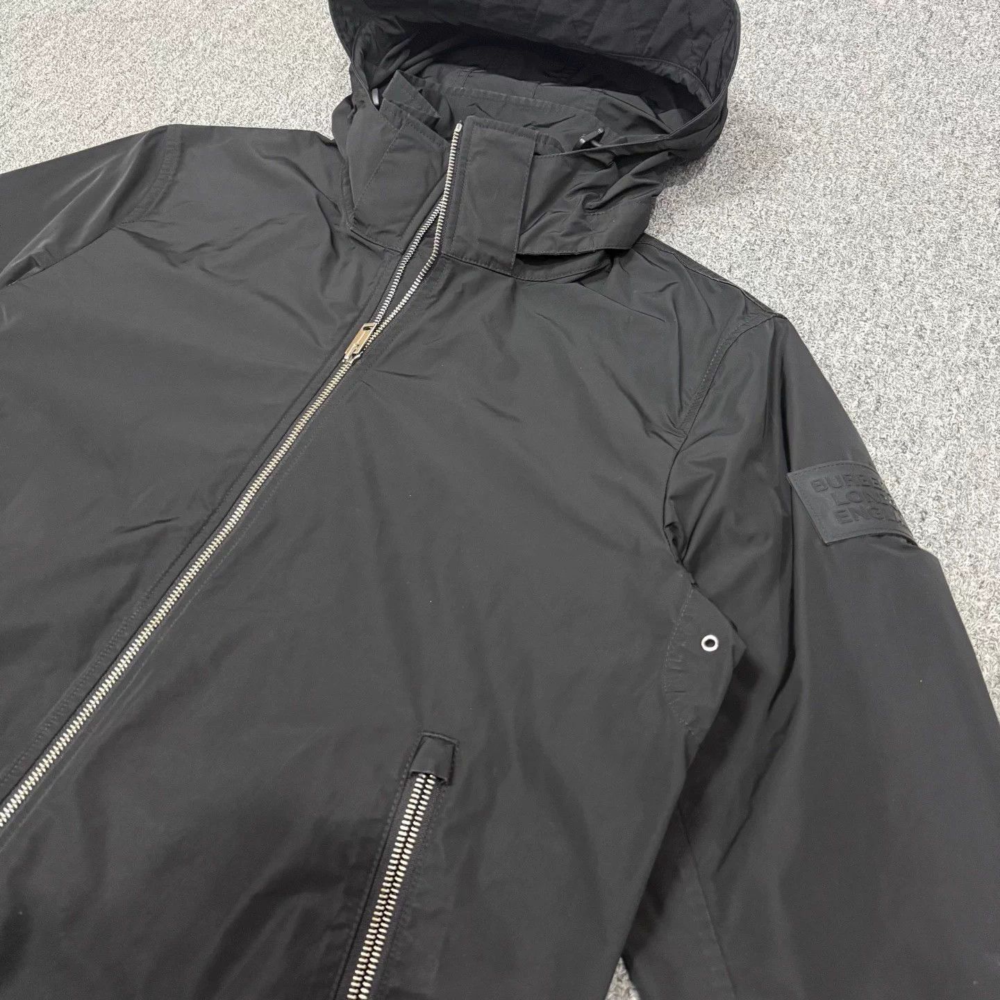 Burberry Burberry black arm logo nylon jacket 52 mint Size US L / EU 52-54 / 3 - 3 Thumbnail
