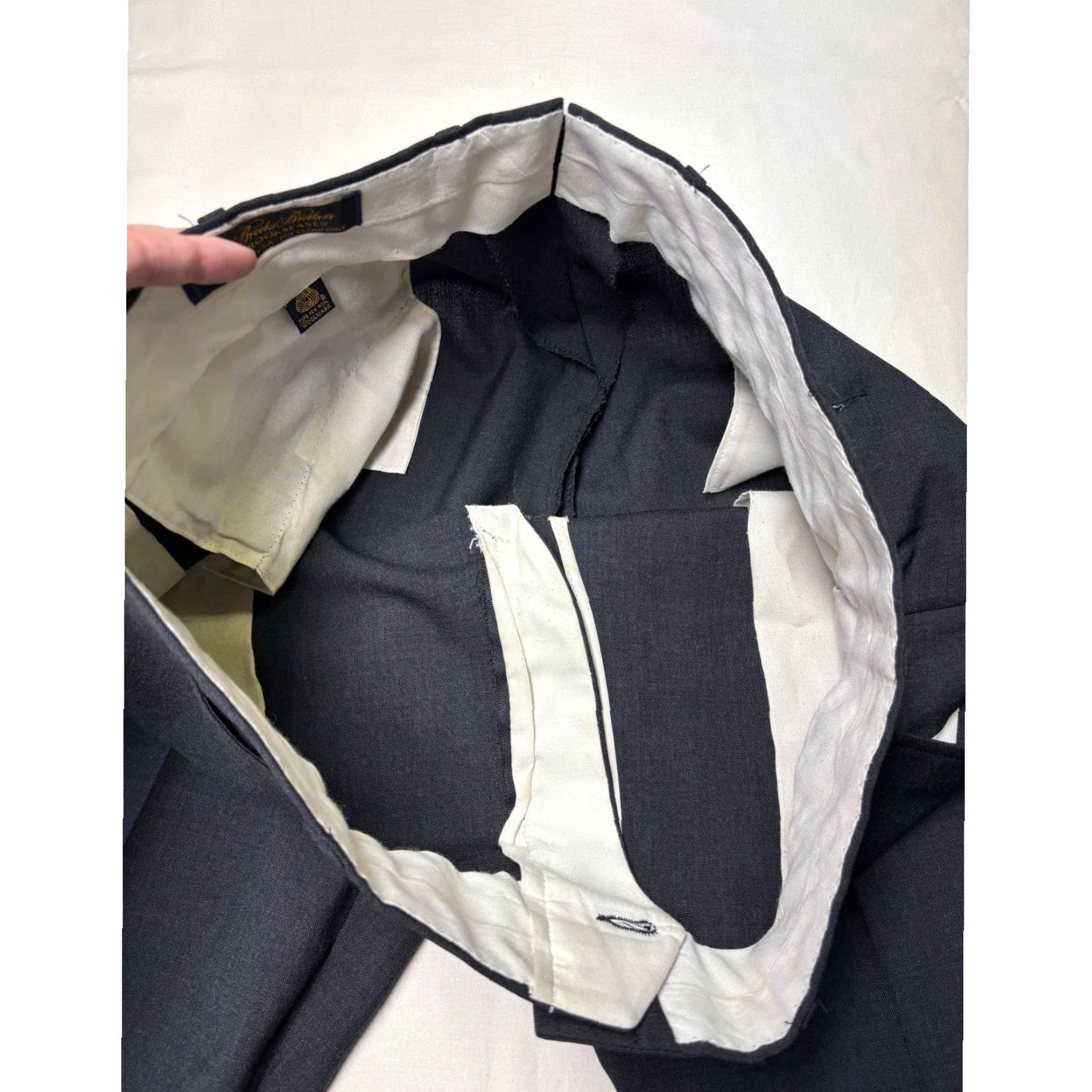 Brooks Brothers VINTAGE Brooks Brothers Dress Pants Men Wool Charcoal Gray 38x32 Pleated Cuffed Straight Front Zip Button Size US 38 / EU 54 - 4 Thumbnail