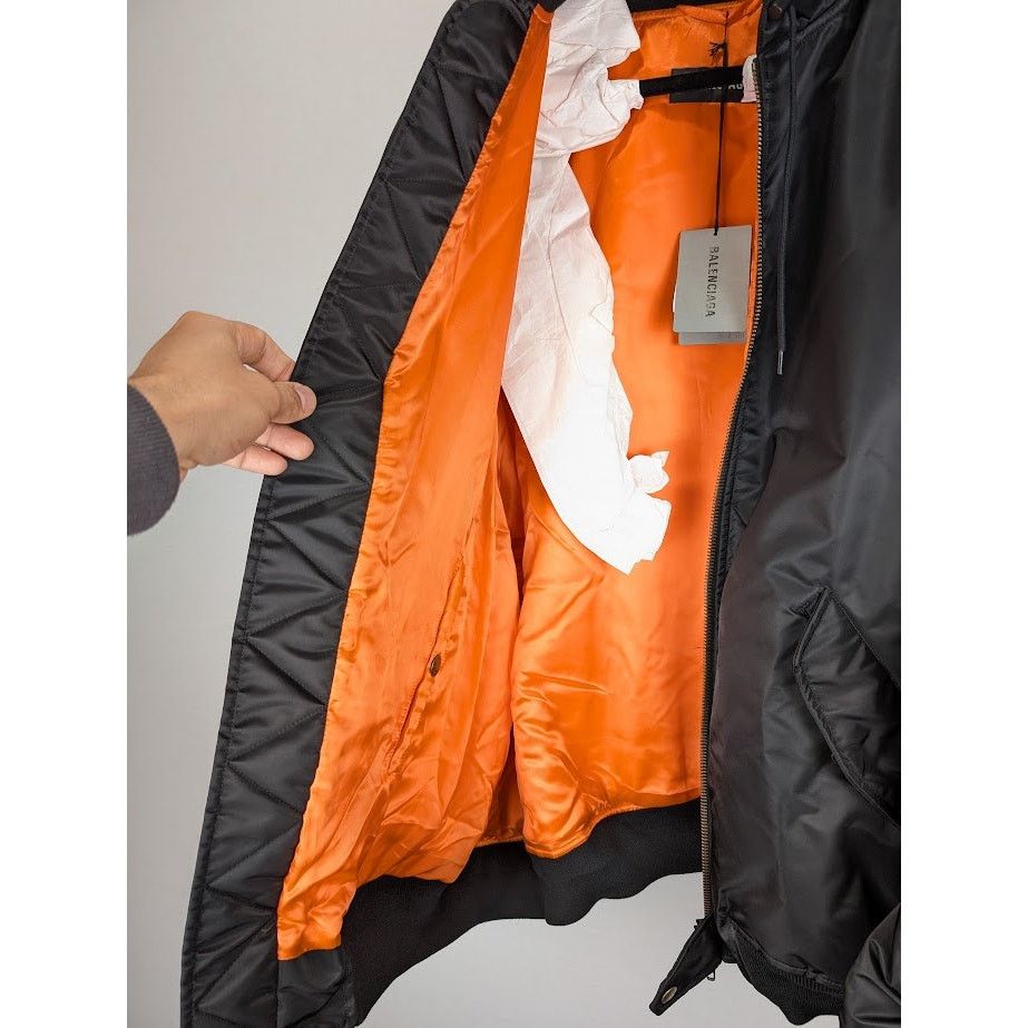 Balenciaga o1rshd1 Bomber Nylon In Black Size US L / EU 52-54 / 3 - 9 Thumbnail