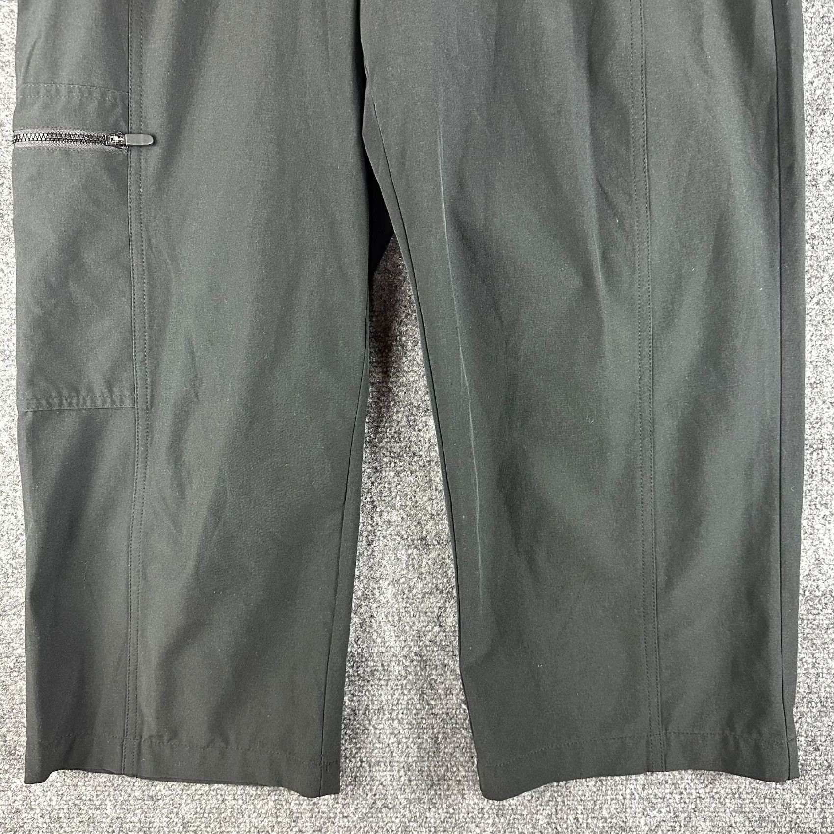 Vintage Chico's Zenergy Pants Womens Medium Black Stretch Crop Zip Pockets Size 32" / US 10 / IT 46 - 2 Thumbnail
