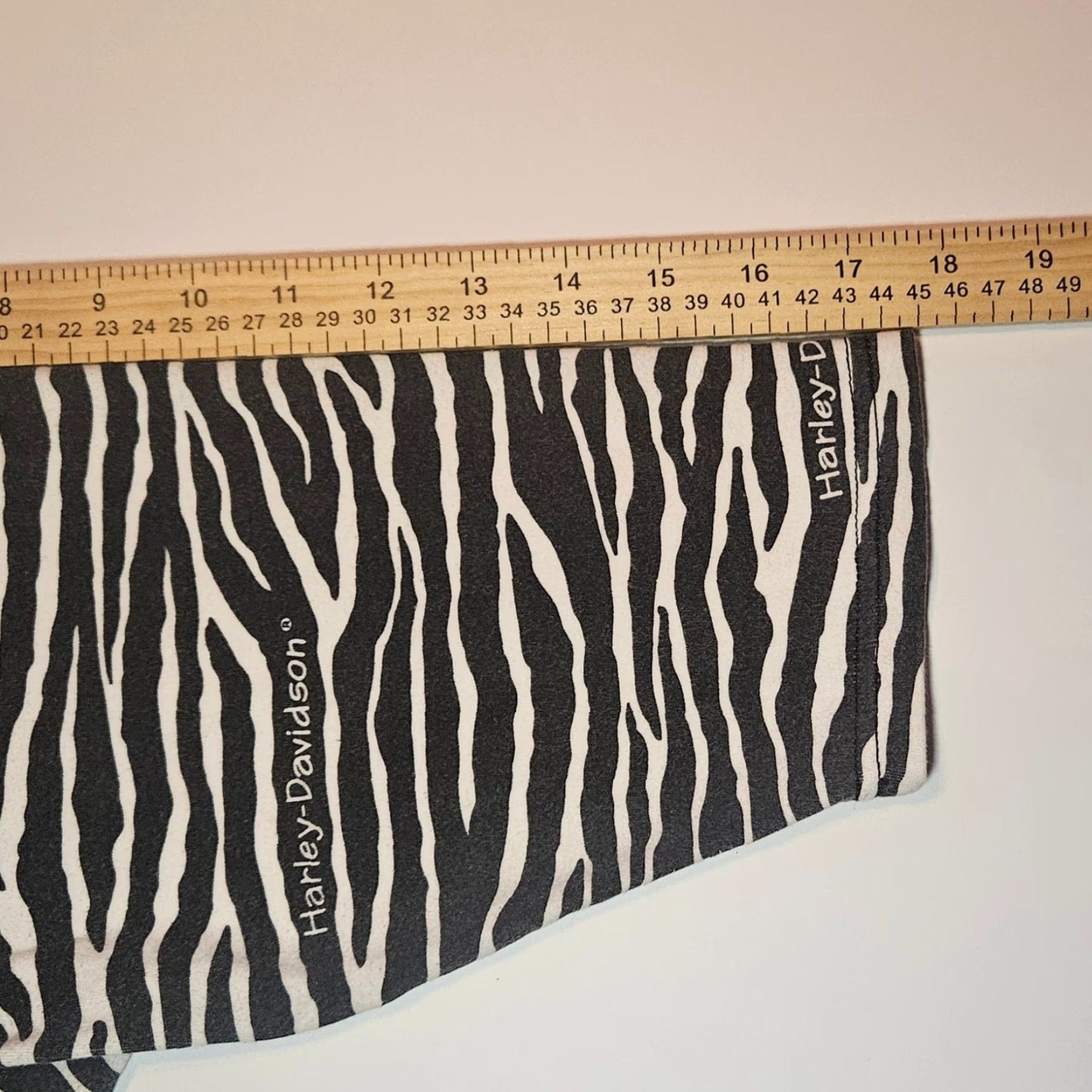 Harley Davidson VINTAGE Harley Davidson Raglan Zebra Print Sleeve Top Womens XL T-Shirt Made in USA Black V-Neck 3/4 Sleeve Rain All Seasons Casual Size XL / US 12-14 / IT 48-50 - 7 Thumbnail