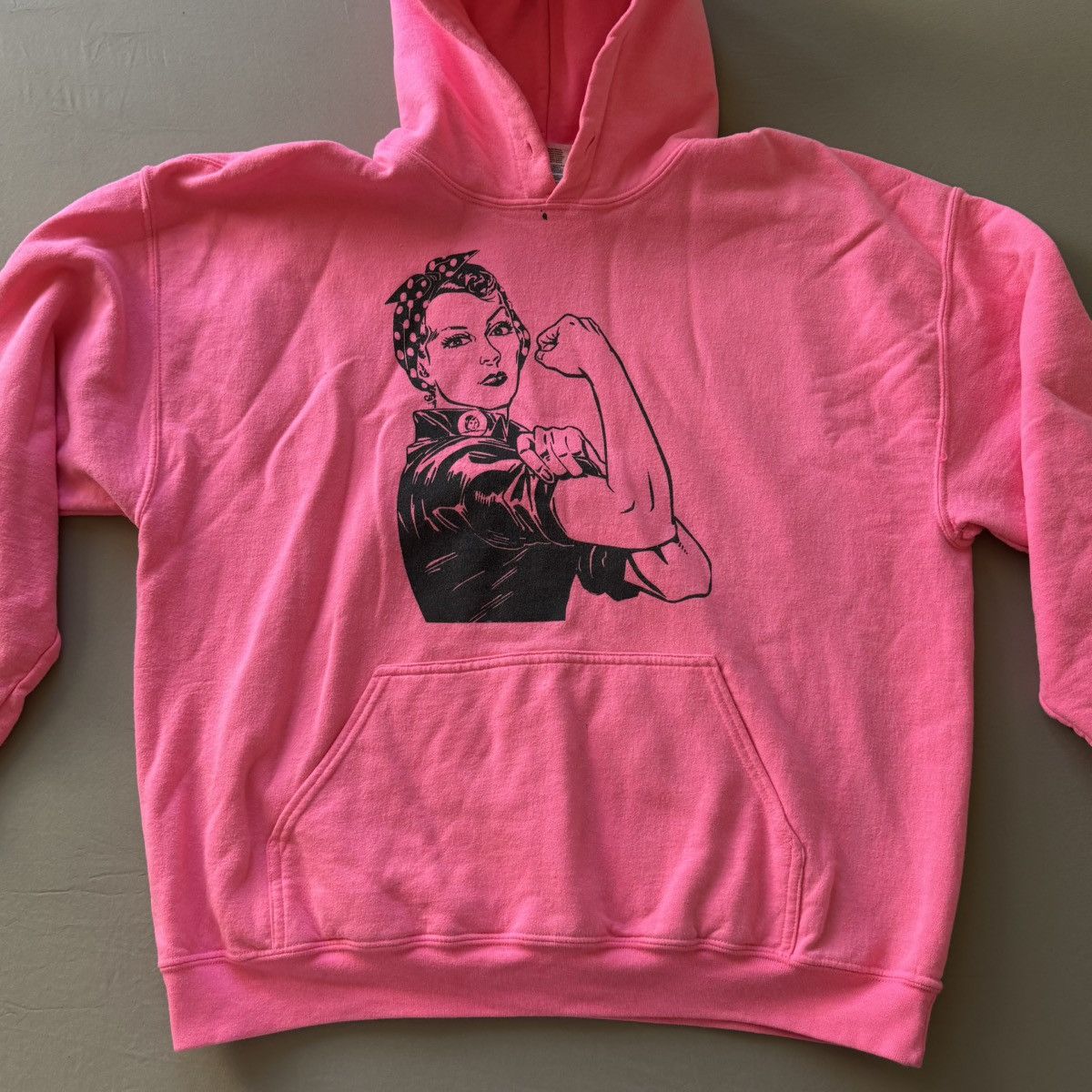 Gildan Feminist “Rosie The Riveter” Pullover Hoodie Size XL / US 12-14 / IT 48-50 - 2 Thumbnail