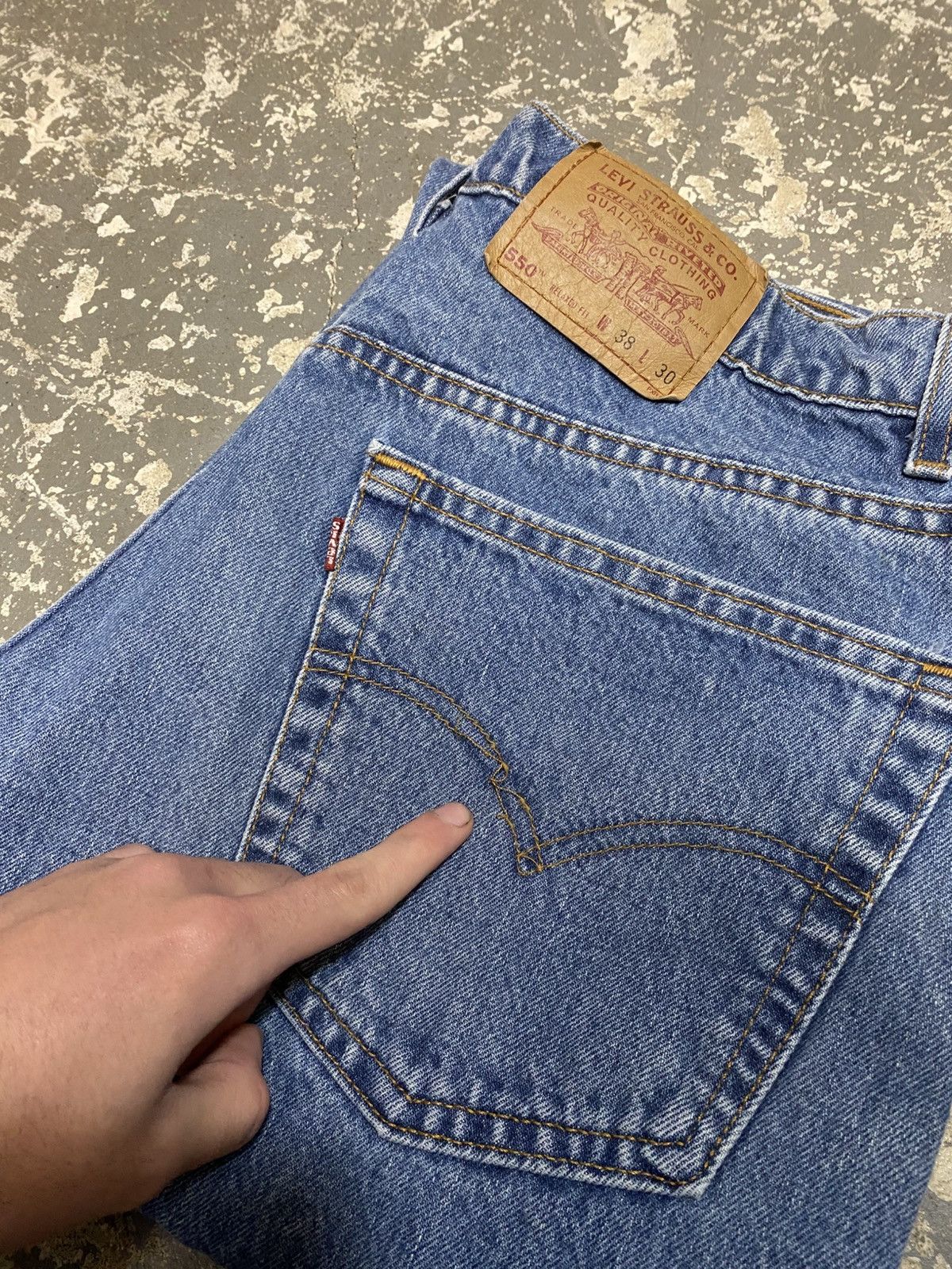 Levi's × Vintage Vintage Levi’s 550 Relaxed Fit Blue Denim Jeans USA 90s Size US 35 - 4 Thumbnail