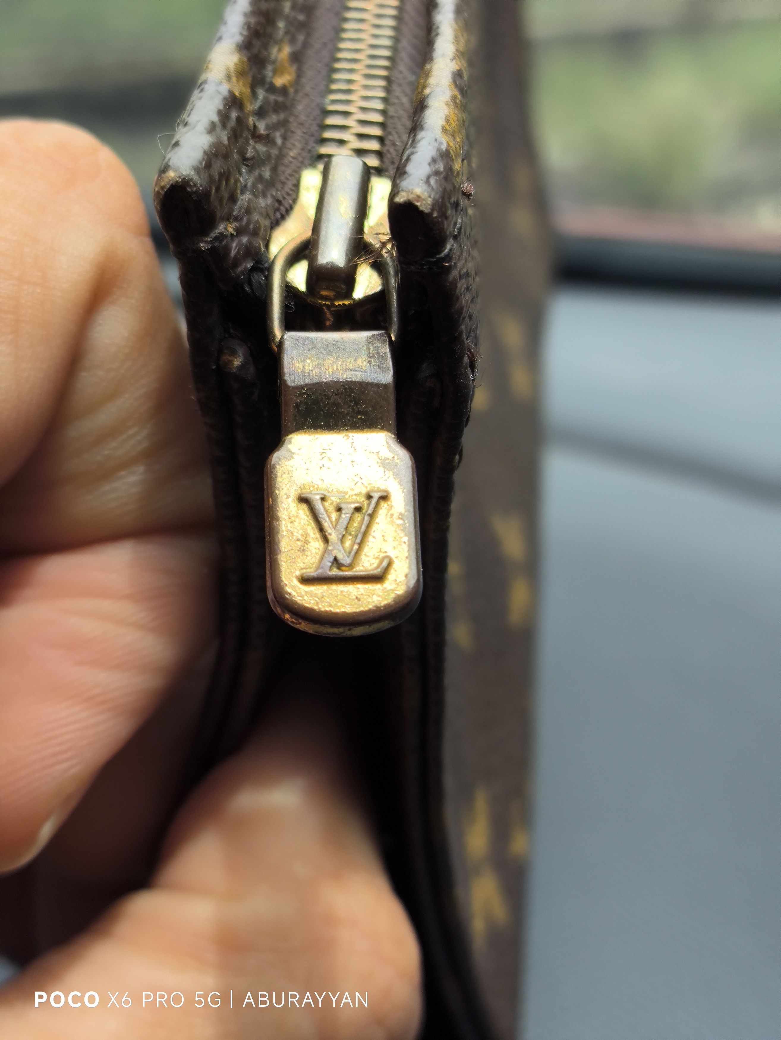 Louis Vuitton Louis Vuitton Monogram Canvas 15 Toiletry Pouch Clutch Bag Size ONE SIZE - 6 Thumbnail