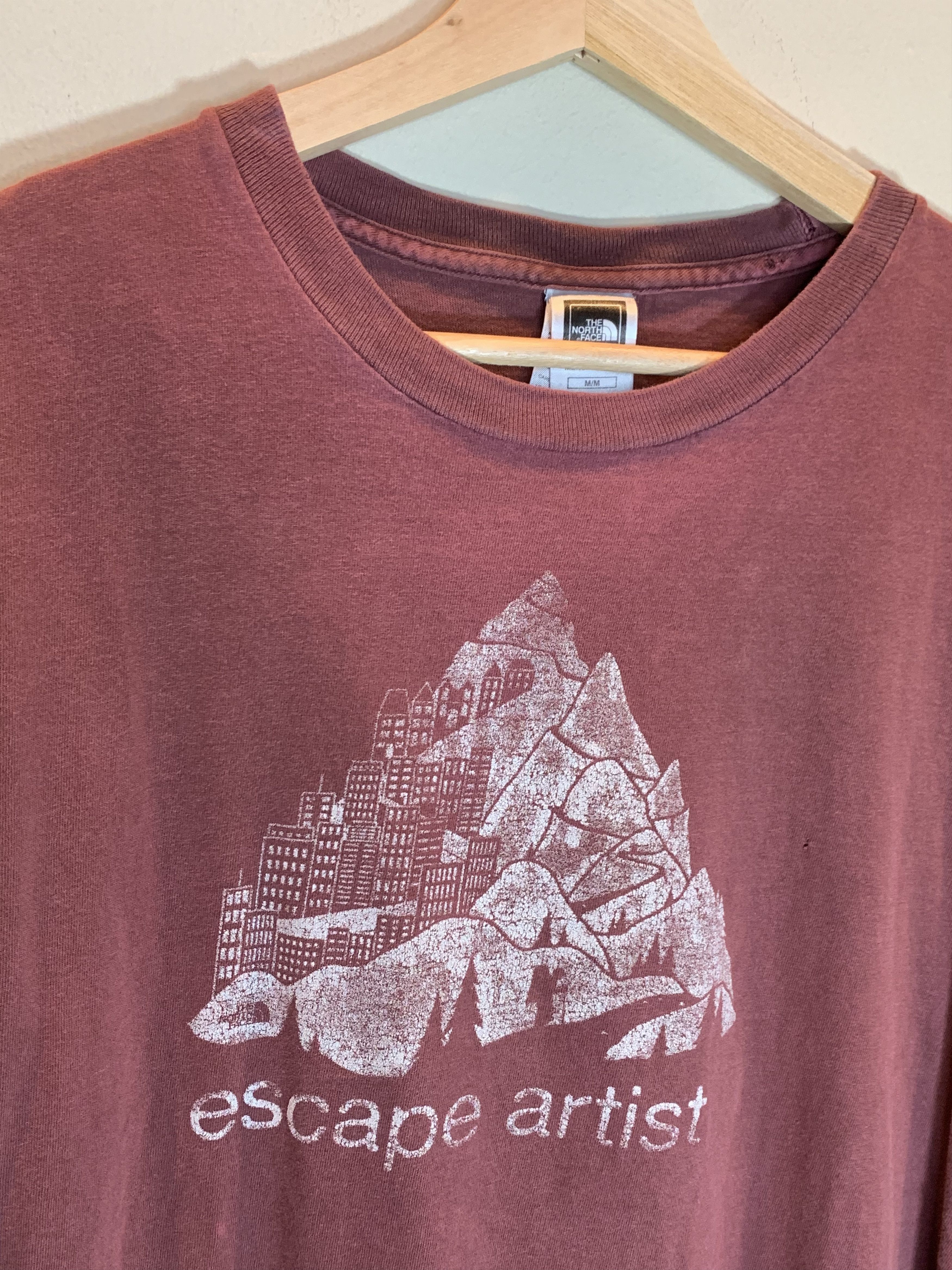 The North Face RARE Vintage North Face Escape Artist Hiking Art Faded Shirt Size US M / EU 48-50 / 2 - 2 Thumbnail