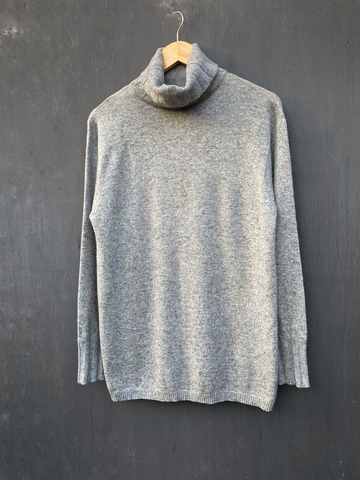 Brunello Cucinelli Brunello Cucinelli Cashmere gray turtleneck sweater size M Size US M / EU 48-50 / 2 - 1 Thumbnail