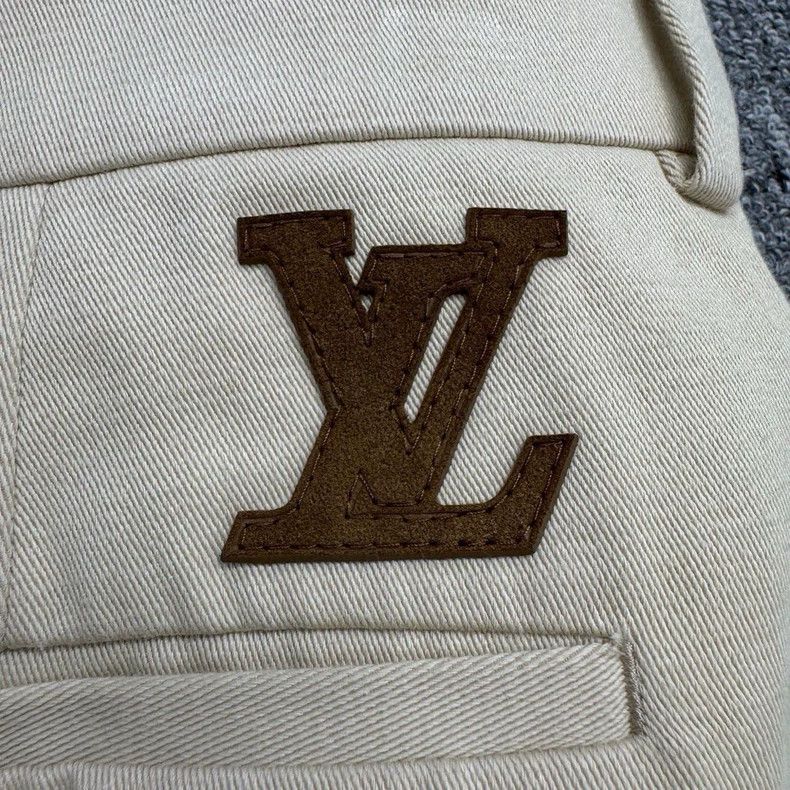 Louis Vuitton Louis Vuitton size US 50 Suede print straight leg pants Size US 34 / EU 50 - 6 Thumbnail