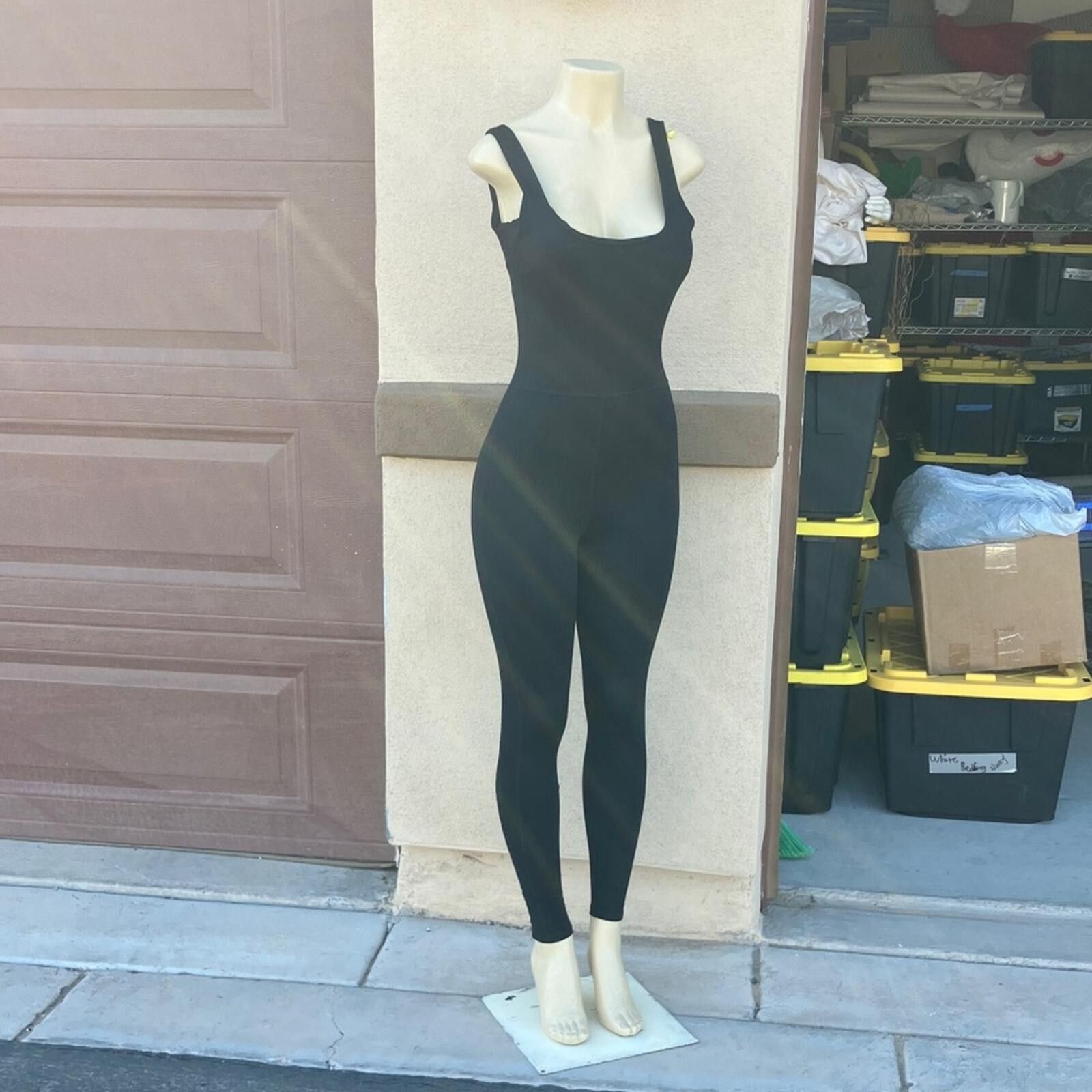 Fabletics Fabletics Sleek Black Romper [COPY] Size 28" / US 6 / IT 42 - 4 Thumbnail