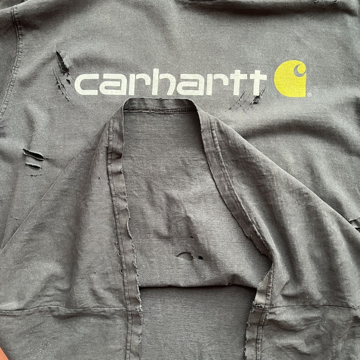 Carhartt DISTRESSED FADED CARHARTT DETROIT RIPPED TSHIRT Size US XXL / EU 58 / 5 - 17 Thumbnail