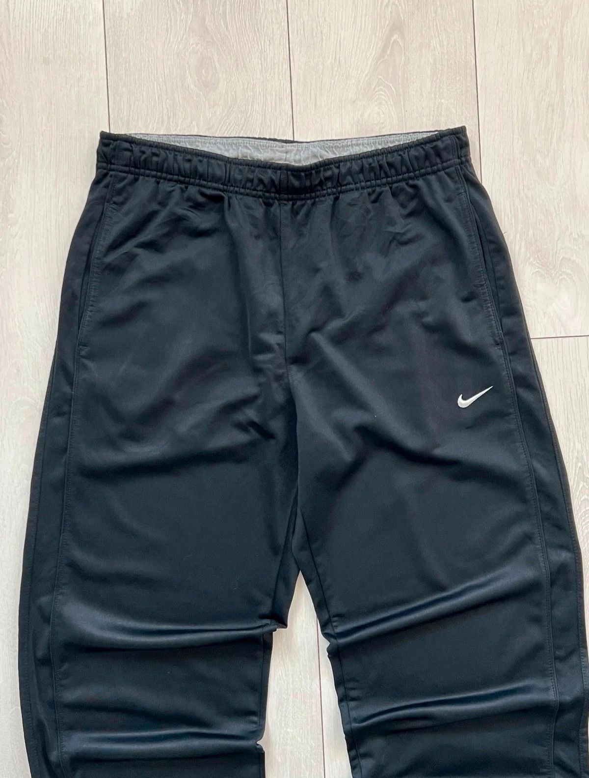 Nike Pantaloni Nike Vintage trackpants baaggy Size US 32 / EU 48 - 2 Thumbnail