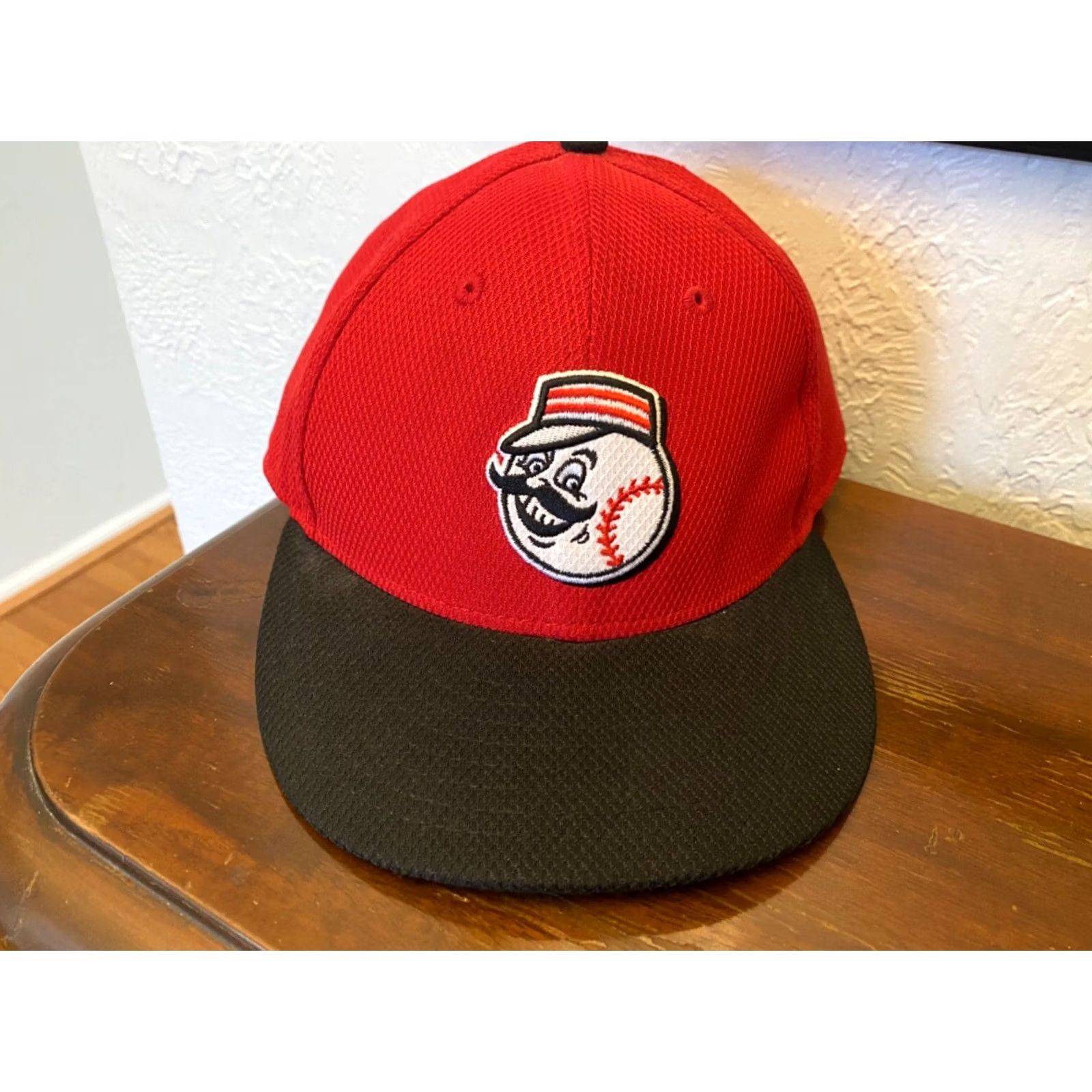 MLB VINTAGE Cincinnati Reds MLB Baseball Cap Hat 7 1/2 Red Blue 59Fifty Fitted United States Men Baseball Cap Mens Size ONE SIZE - 2 Thumbnail