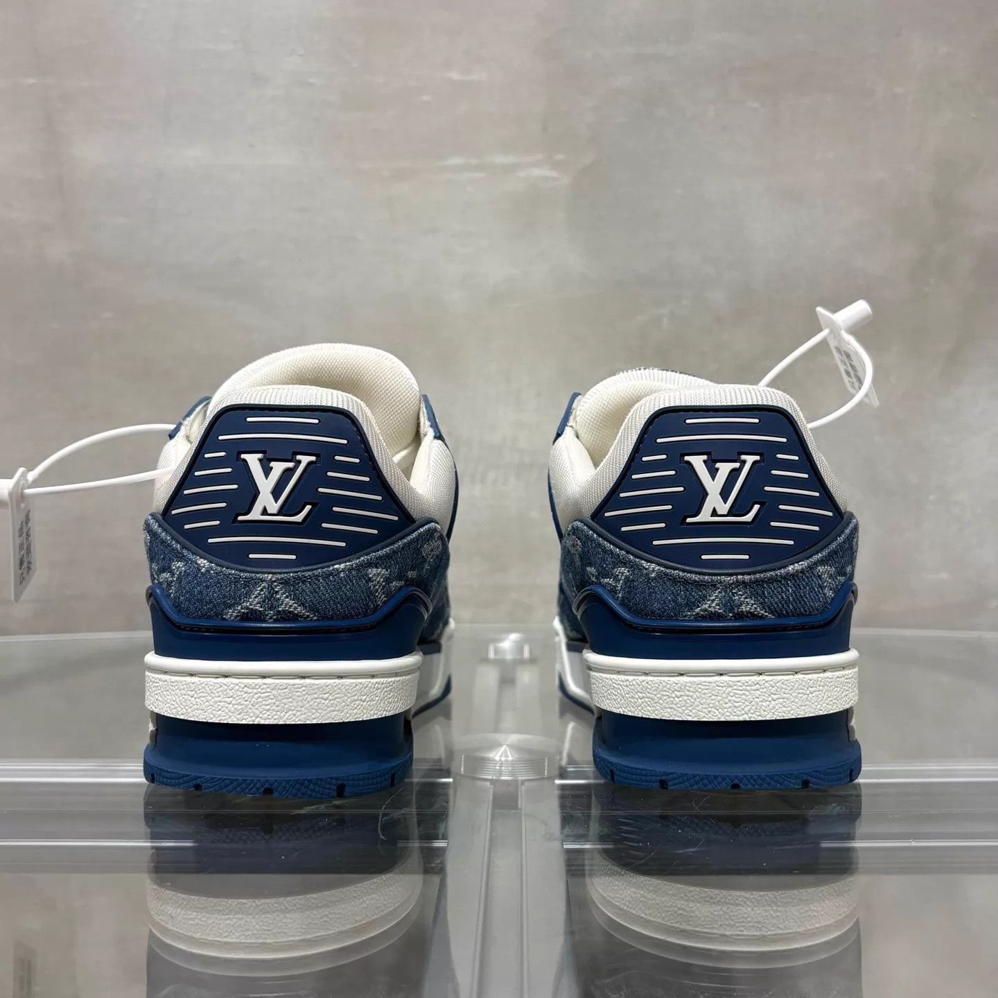 Louis Vuitton LV Trainer White Blue Denim UK2.5/36.5 Size US 6 / IT 36 - 6 Thumbnail