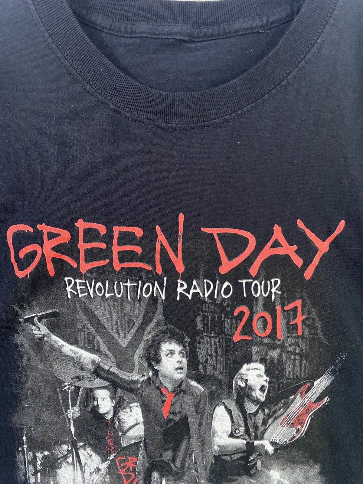 Band Tees 💥GREENDAY punkrock band revolution radio album 2017 shirt Size US XL / EU 56 / 4 - 3 Thumbnail