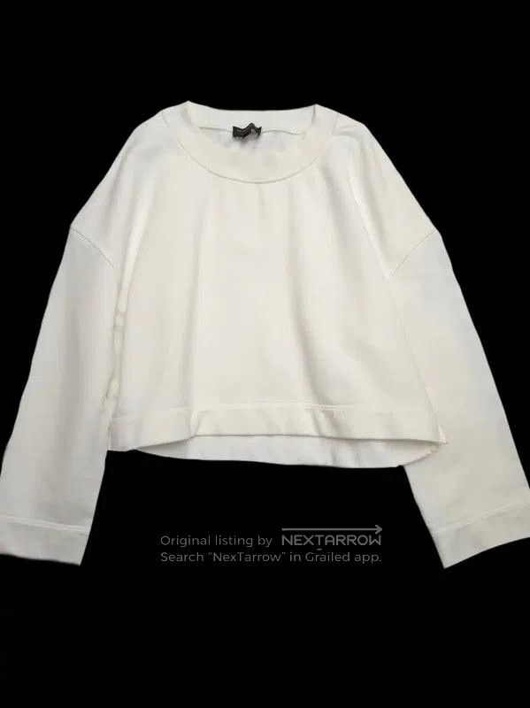 Burberry Burberry Women's Cropped Long Sleeve Sweatshirt. Size M / US 6-8 / IT 42-44 - 1 Thumbnail