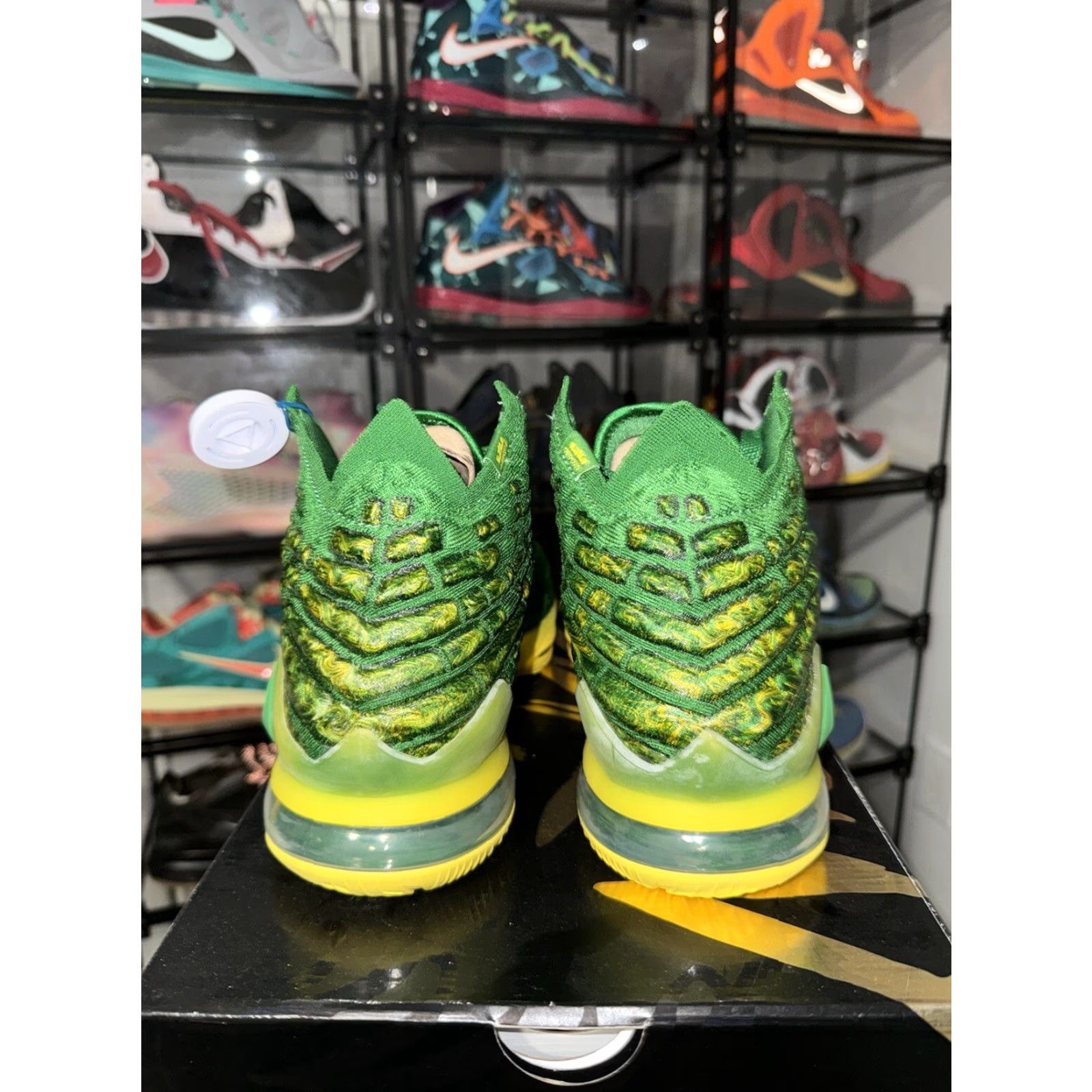 Nike Lebron 17 Oregon Ducks Team Issued PE Promo Sample Size 10.5 RARE Nike Sneaker Mens Green Duck 10.5 Size US 11 / EU 44 - 6 Thumbnail