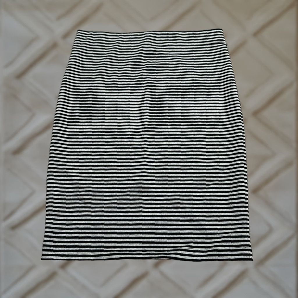 Vintage Xhilaration Pencil Skirt Womens Medium Black Gray Striped Stretch Casual 29x21 Size 32" / US 10 / IT 46 - 1 Thumbnail