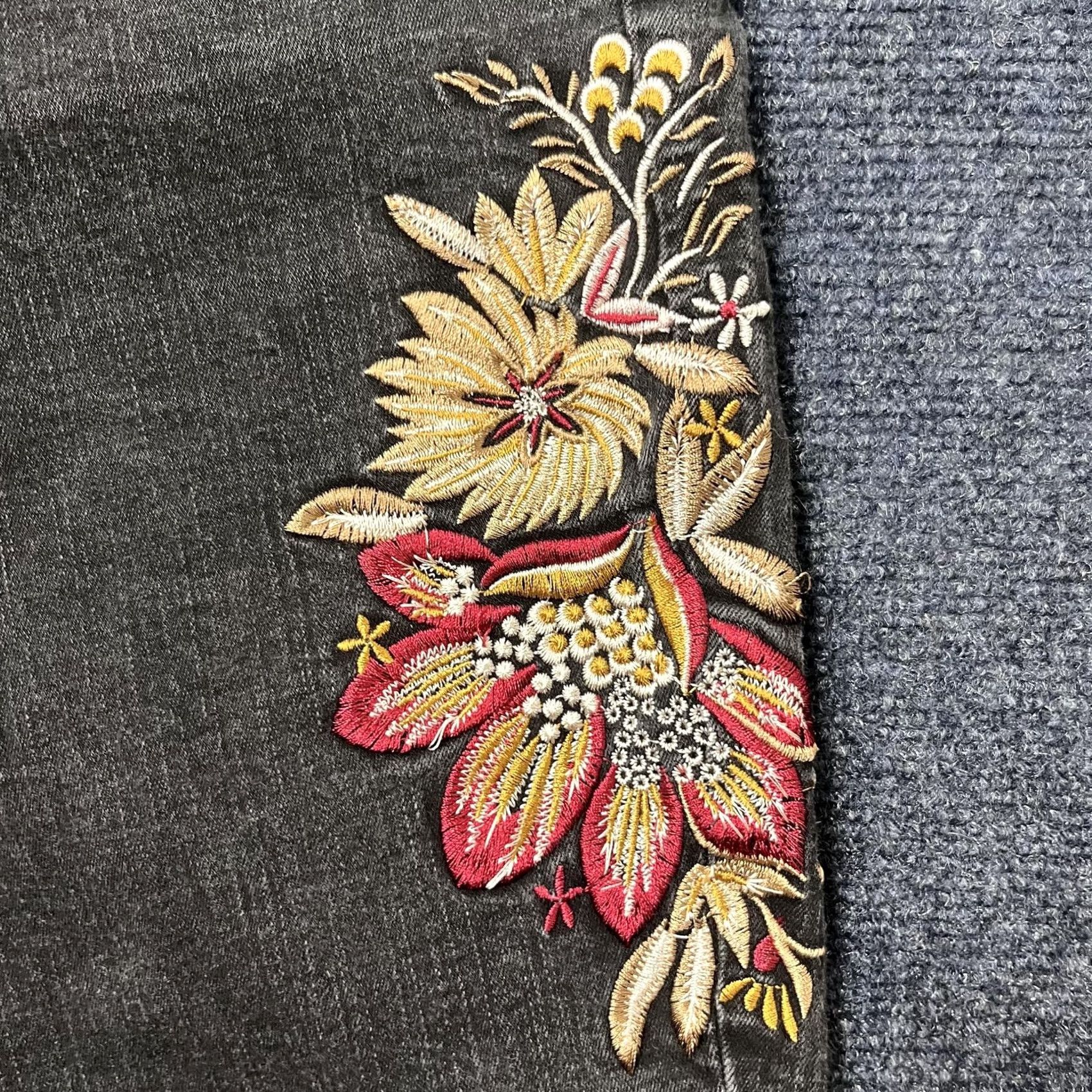 Vintage Y2K Seven7 High Rise Ankle Skinny Jeans Womens 16 Black Floral Embroidered Denim Size 38" / US 16 / IT 52 - 3 Thumbnail
