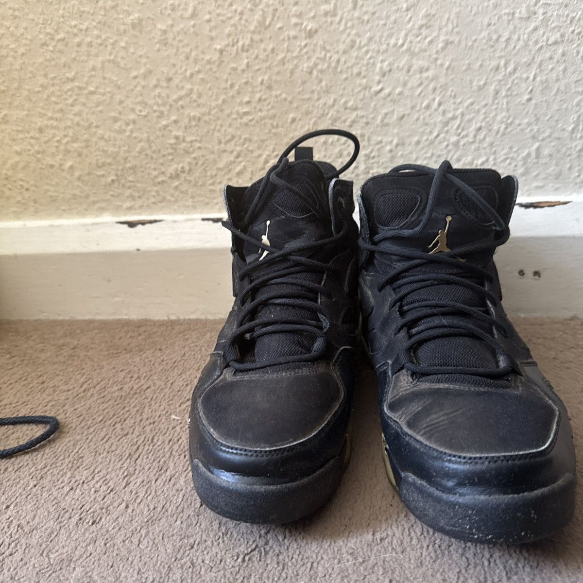 Nike Black and gold air jordans Size US 10 / EU 43 - 1 Thumbnail