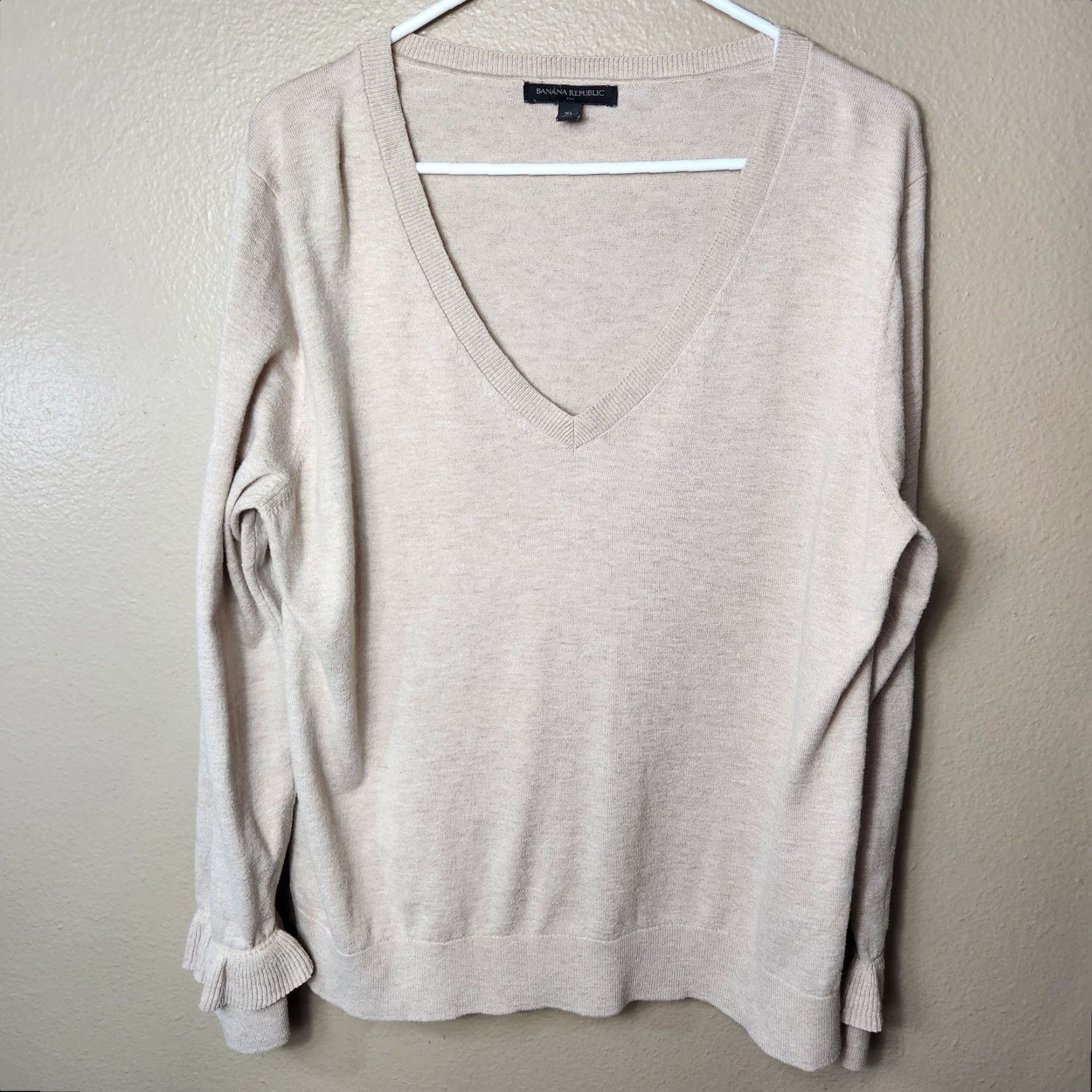 Banana Republic Banana Republic Womens XL Beige Cotton Blend Ruffle Cuff V-neck Sweater Size XL / US 12-14 / IT 48-50 - 5 Thumbnail