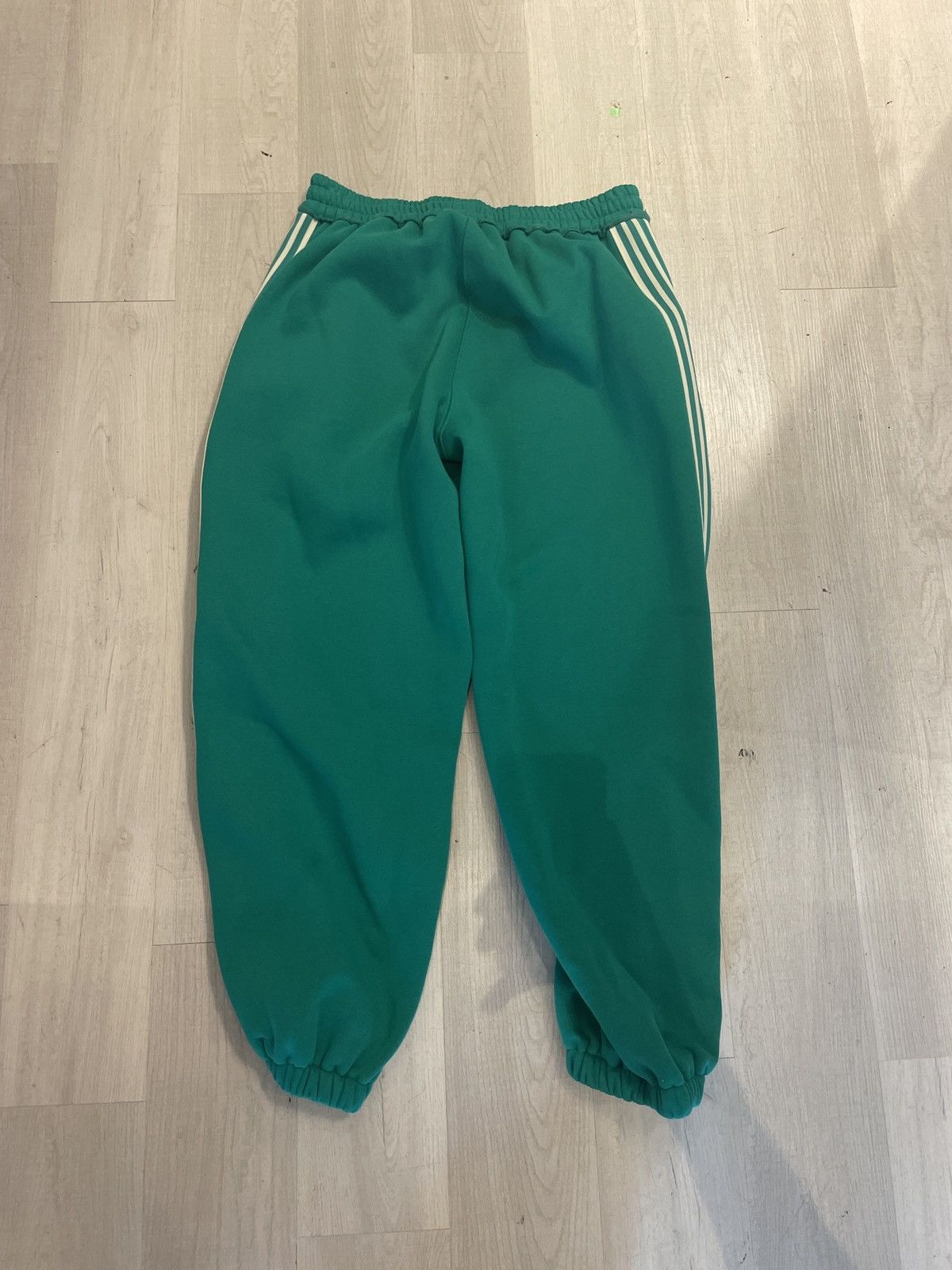 The GV Gallery The GVGallery Raspberry Hills Lil Leon Scrunch Sweatpants Size US 32 / EU 48 - 2 Thumbnail