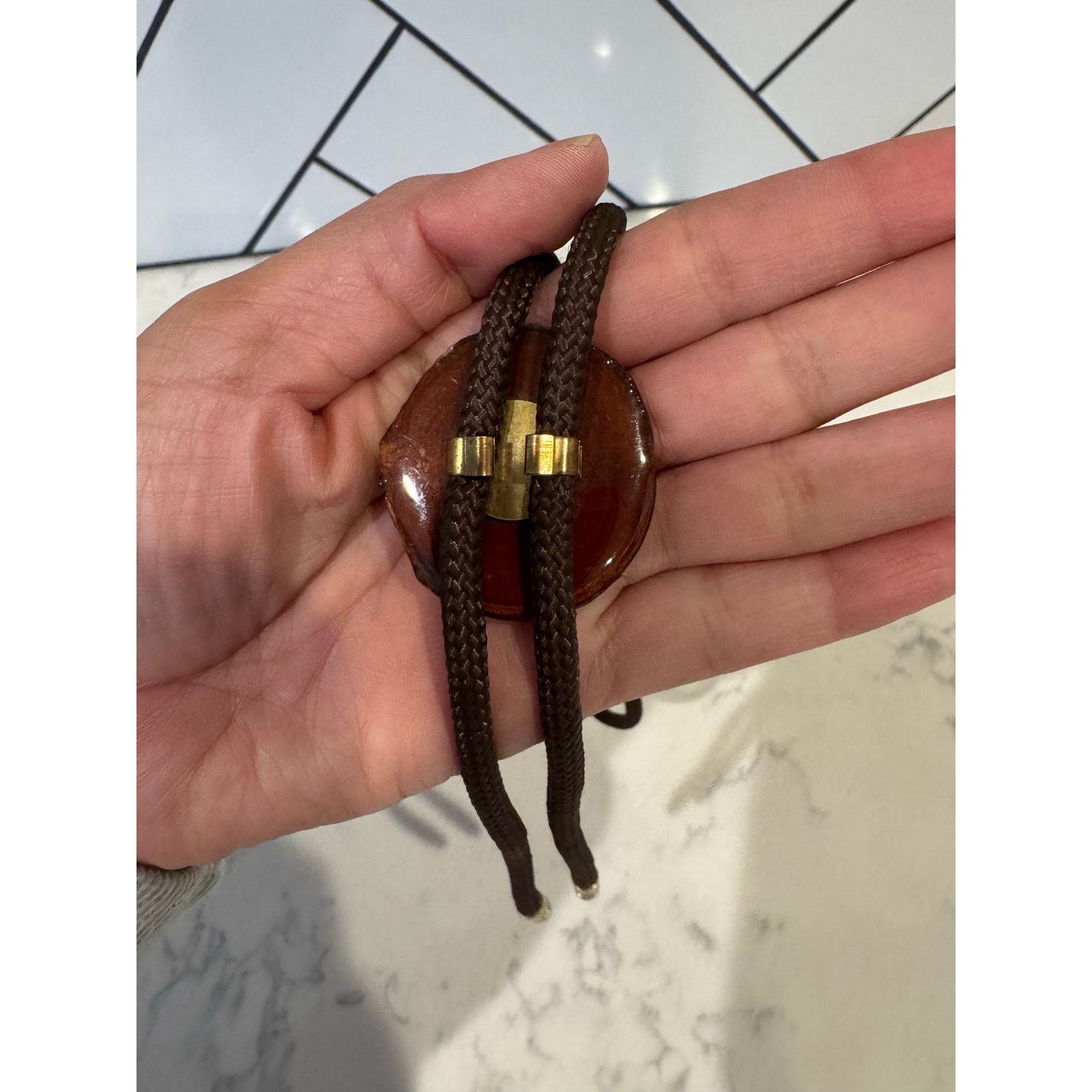 Vintage vintage brown lucite bolo tie embedded gold leaf design Size ONE SIZE - 4 Thumbnail