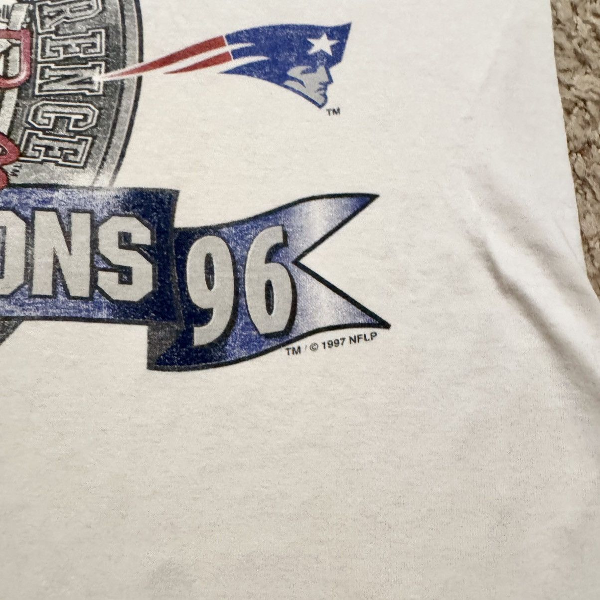 Vintage Vintage 1996 New England Patriots NFL Football Tee Size US XL / EU 56 / 4 - 6 Thumbnail