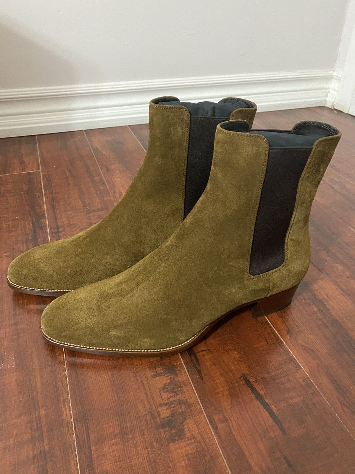 Saint Laurent Paris Saint Laurent Wyatt Chelsea boots in brown suede Size US 9 / EU 42 - 2 Thumbnail