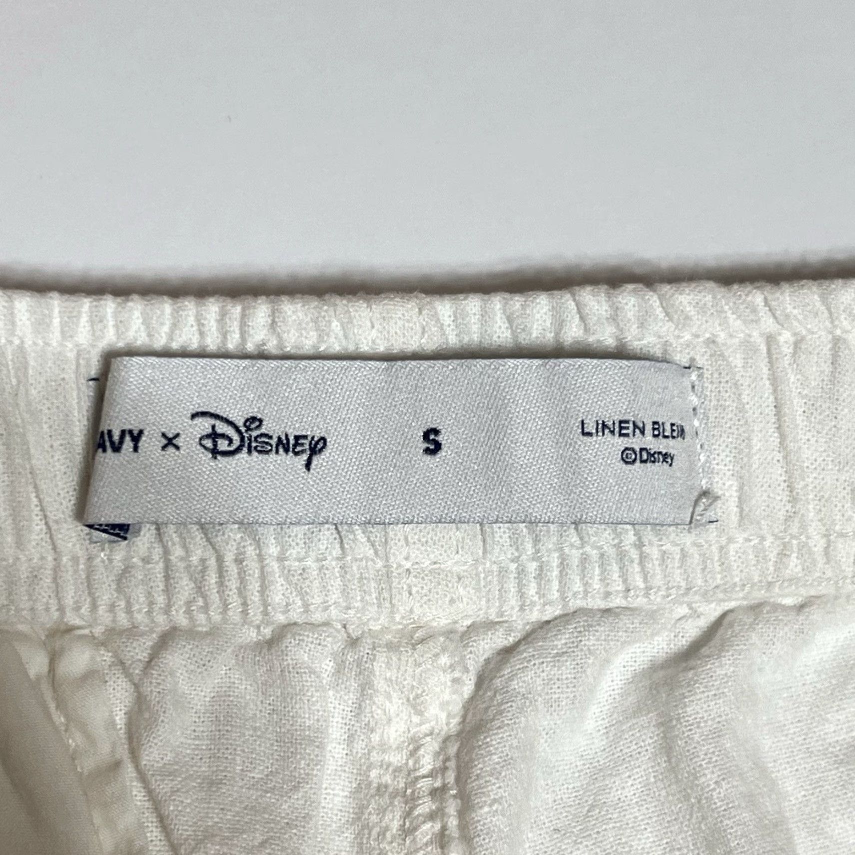 Old Navy Old Navy x Disney Linen-Blend Men’s S Embroidered Mickey Pocket White Shorts Size US 29 - 7 Thumbnail