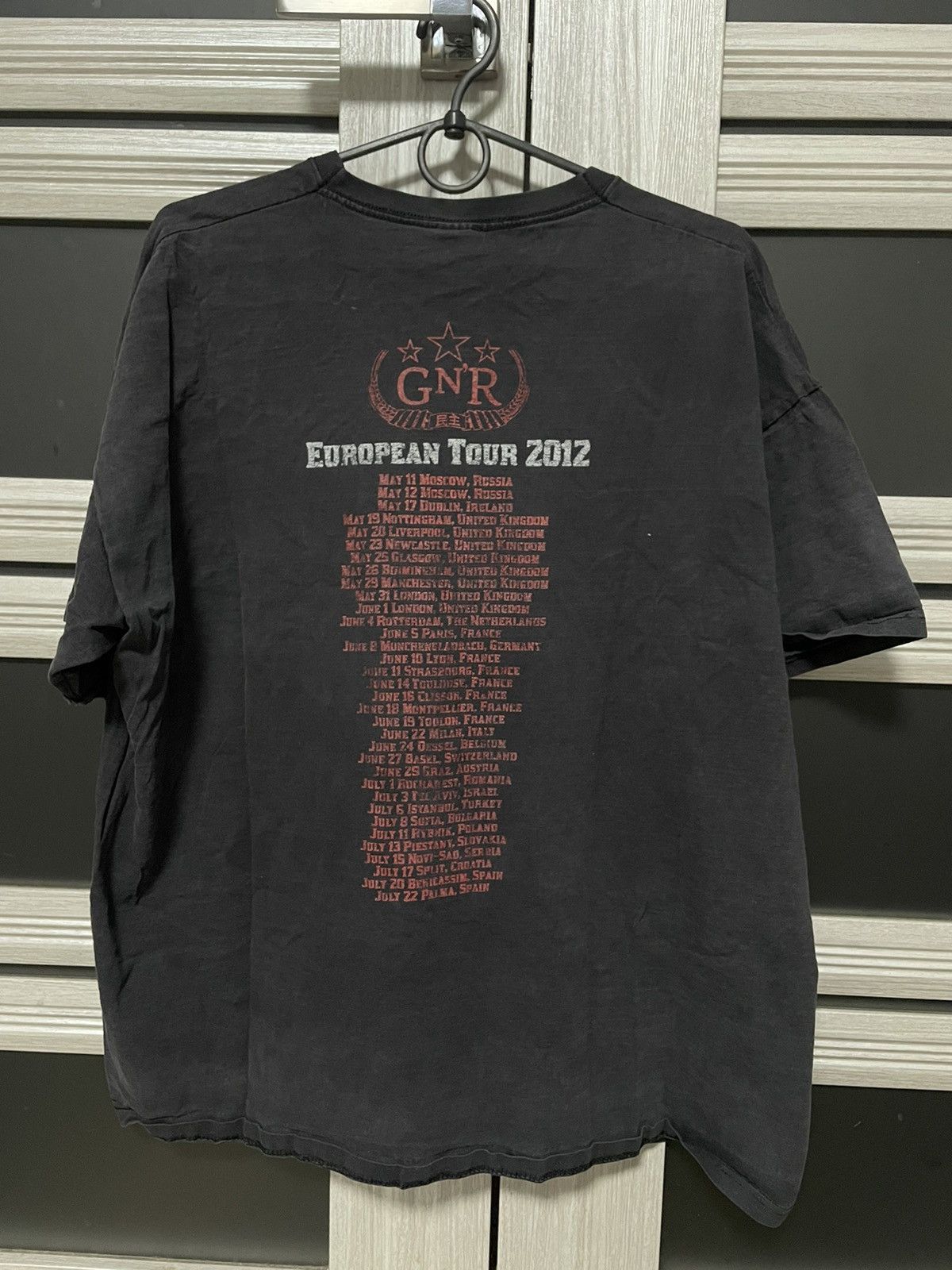 Band Tees × Vintage Guns N’ Roses European Tour 2012 T-Shirt Japanese Band Tee Size US XL / EU 56 / 4 - 2 Thumbnail