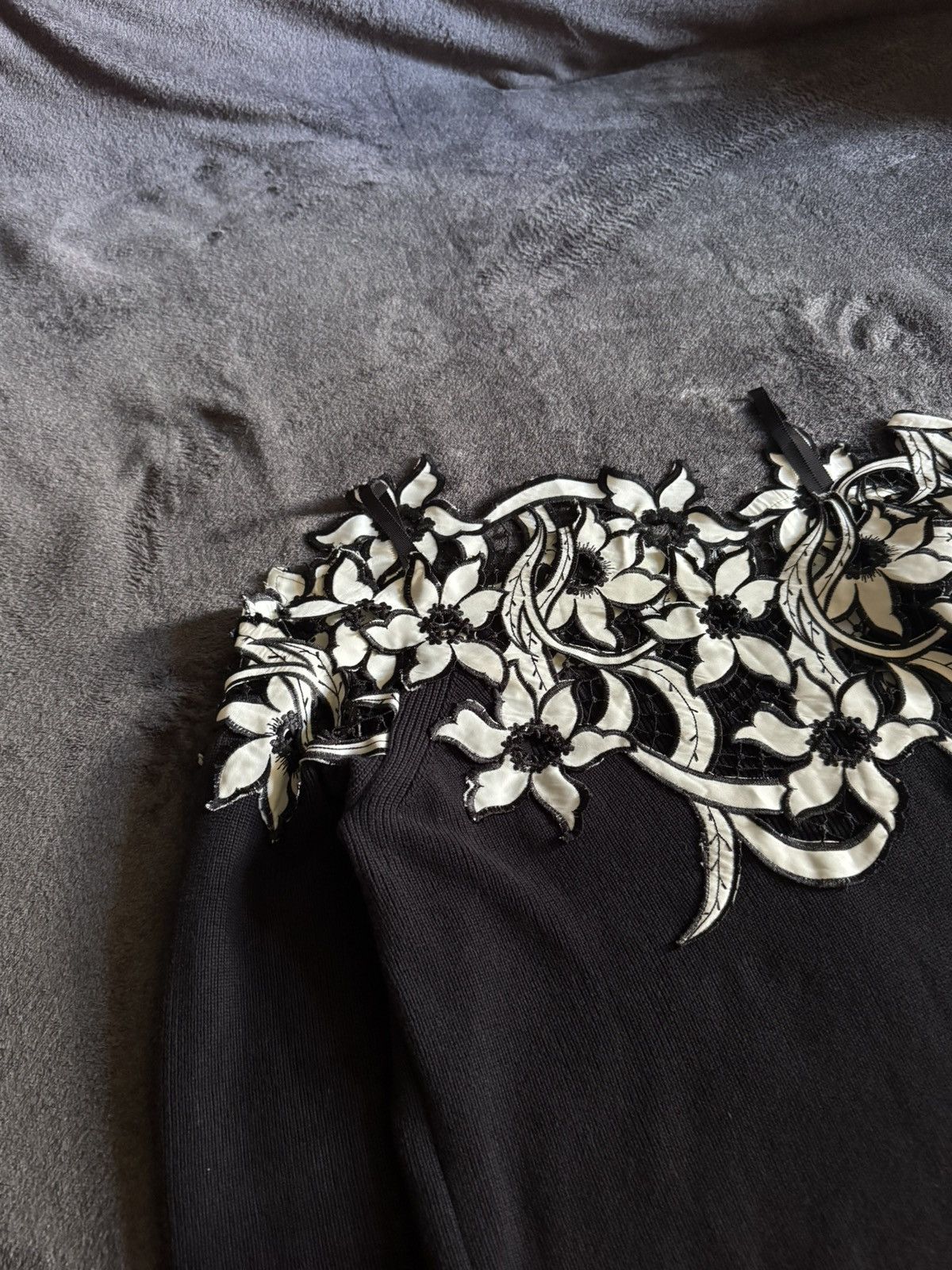 Sacai Sacai Black & White Floral sweaters RARE japanesse brand Size S / US 4 / IT 40 - 2 Thumbnail