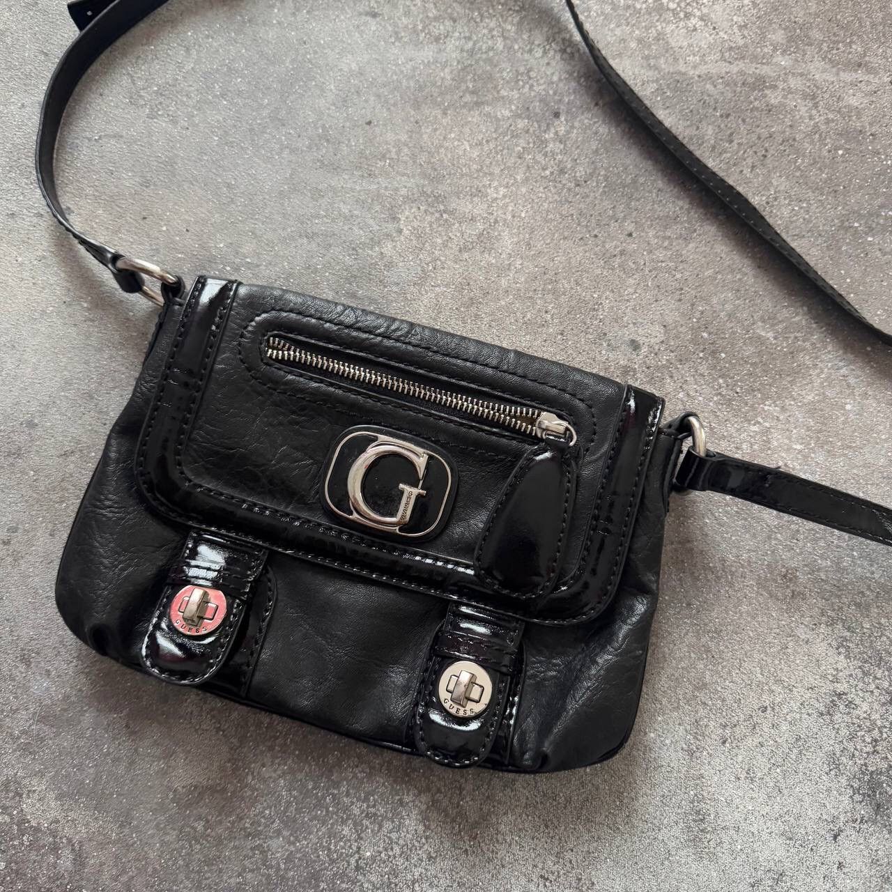 Guess × Hysteric Glamour × Japanese Brand Guess Y2K Vintage Amazing Leather Crossbody Bag Size ONE SIZE - 1 Thumbnail