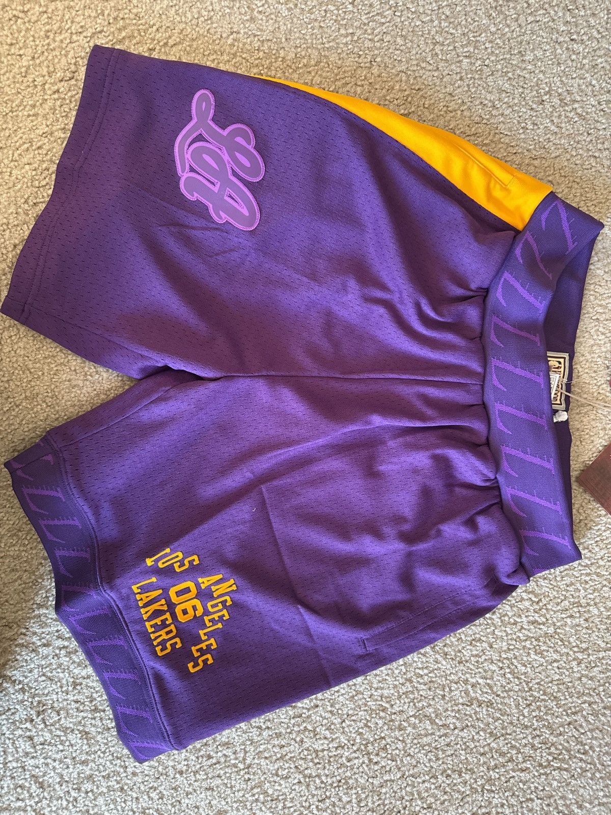 Mitchell & Ness LA LAKERS shorts Size US 34 / EU 50 - 3 Thumbnail