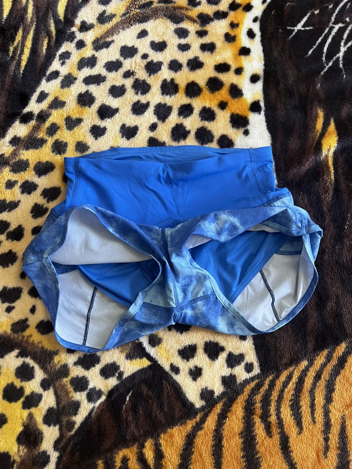 Lululemon Lululemon Activewear Aqua Blue Women’s Shorts Size 27" / US 4 / IT 40 - 7 Thumbnail