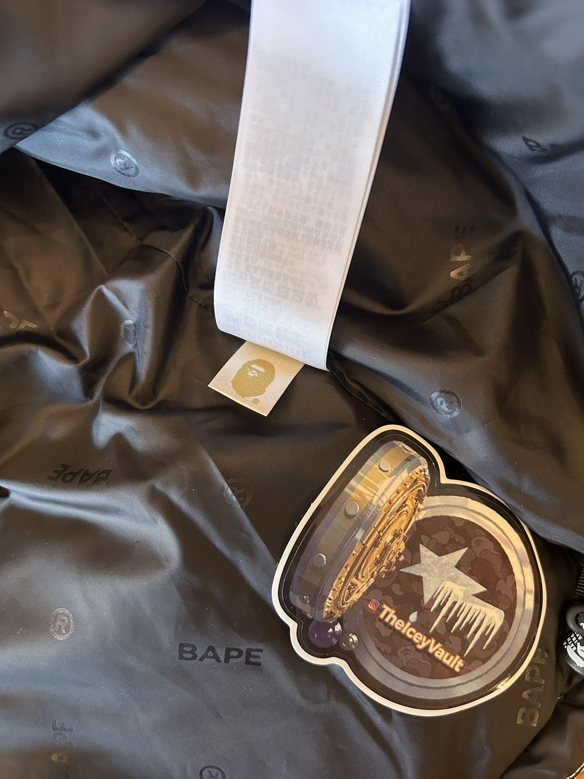 Bape NEW Bape Womens Apee White Camo Down Jacket Size S / US 4 / IT 40 - 11 Thumbnail