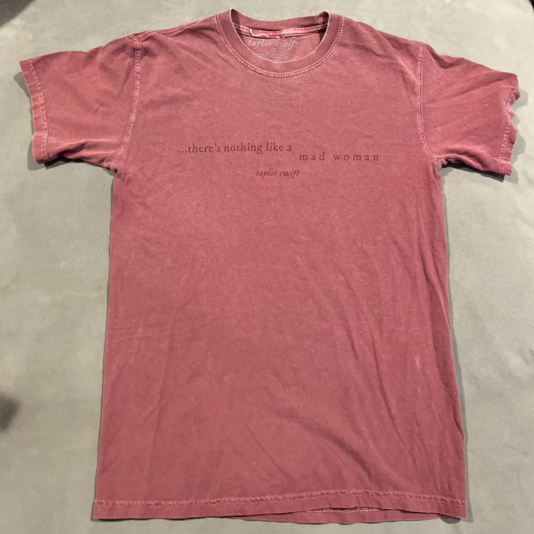 Vintage RARE Taylor Swift T-Shirt There's Nothing Like A Mad Woman Red S Mens Short Sleeve Small Official Regular Size Size US S / EU 44-46 / 1 - 2 Thumbnail