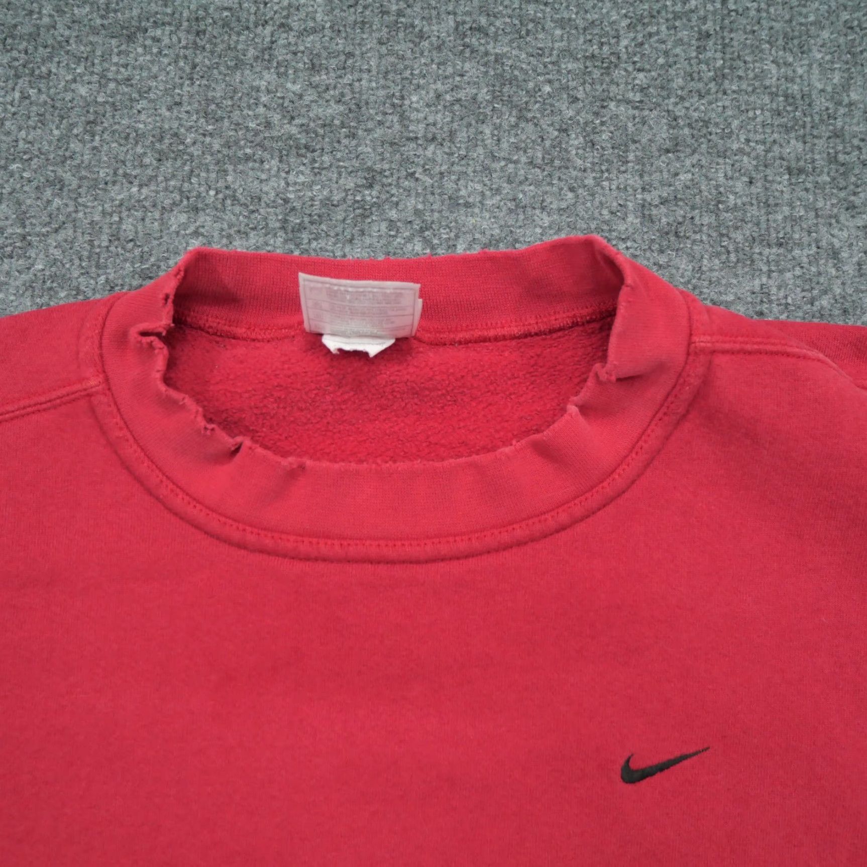 Nike VINTAGE Nike Sweatshirt Adult XL Red Pullover 90s Grunge Distressed Mini Swoosh Embroidered Mens Pullover Sweatshirt 90s Size US XL / EU 56 / 4 - 5 Thumbnail