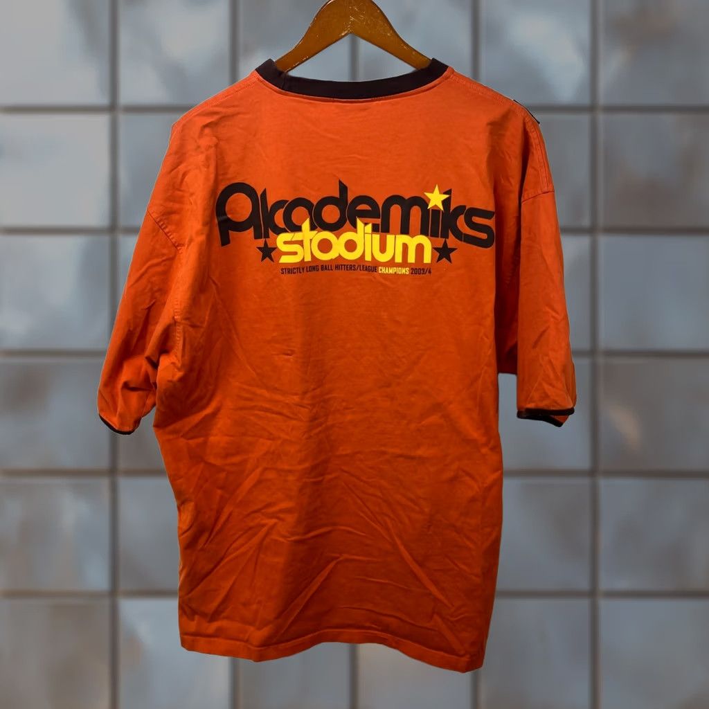 Akademiks VINTAGE Akademiks T-Shirt 2XL Men Orange 90s Hip Hop Stadium Graphic Print Short Sleeve Crew Neck Matte Finish Logo Embroidered 2000-2009 Size US XXL / EU 58 / 5 - 1 Thumbnail