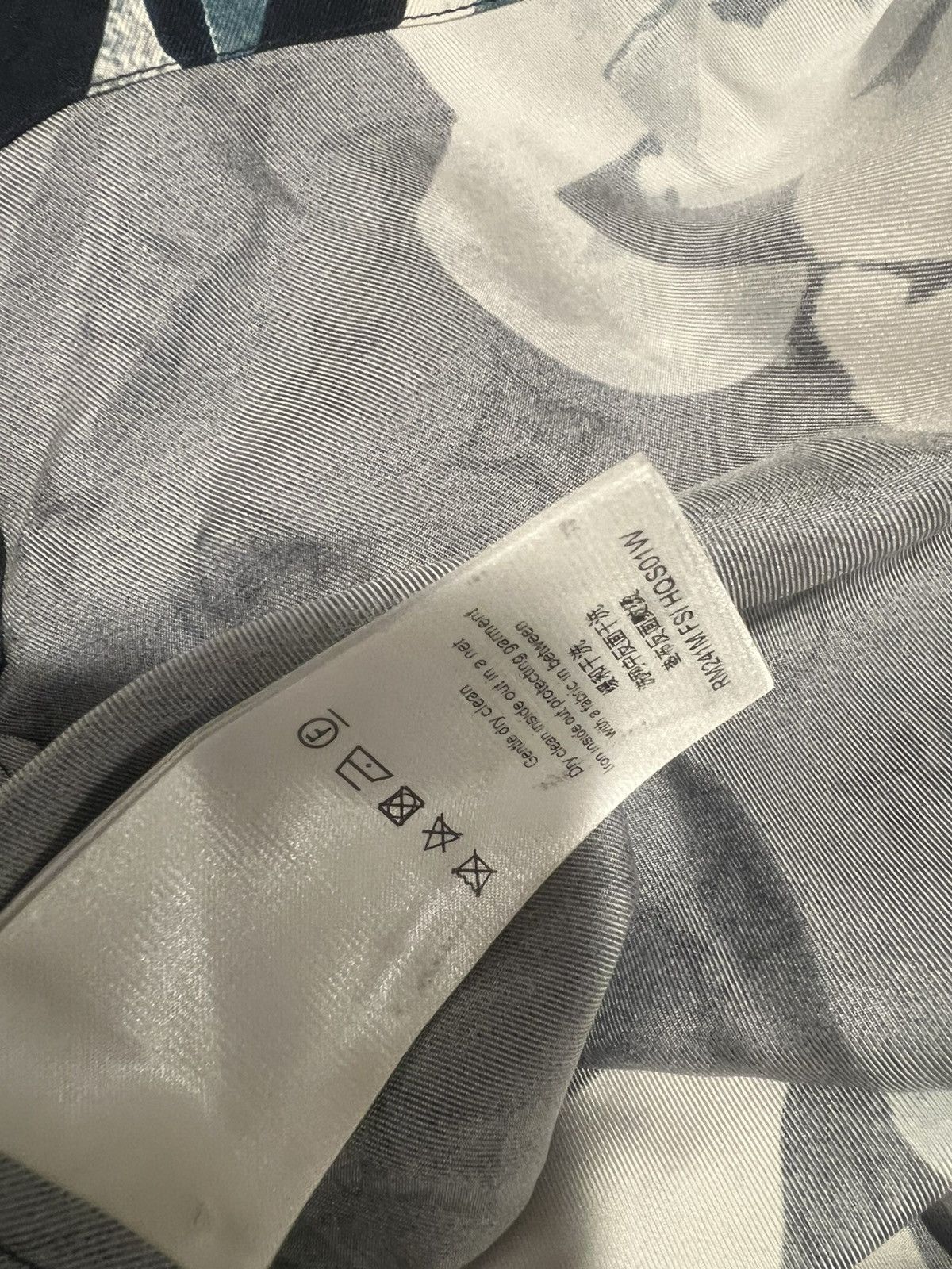 Louis Vuitton Louis Vuitton men’s monogram oversized shirt. XS. $2100 Size US XS / EU 42 / 0 - 12 Thumbnail