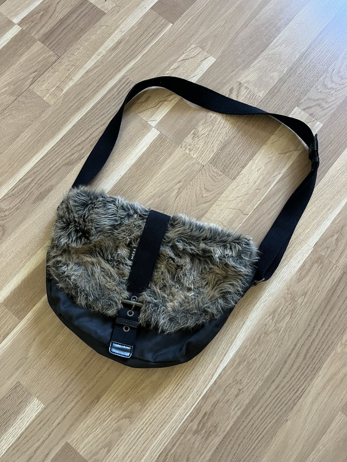 If Six Was Nine Vintage le grand bleu style faux fur messenger bag y2k Size ONE SIZE - 2 Thumbnail
