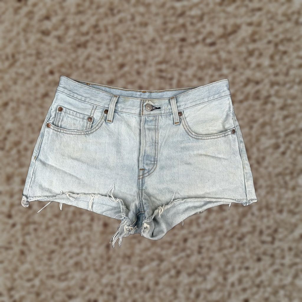 Levi's VINTAGE Levis 501 Shorts Womens 28 Light Wash Denim Premium Big E Button Fly Cutoff Size 28" / US 6 / IT 42 - 1 Thumbnail