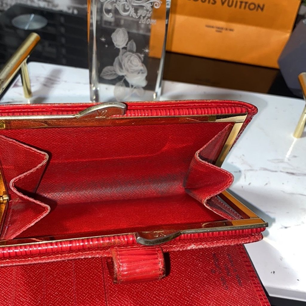 Louis Vuitton Authentic Louis Vuitton Epi Kisslock Wallet Size ONE SIZE - 10 Thumbnail