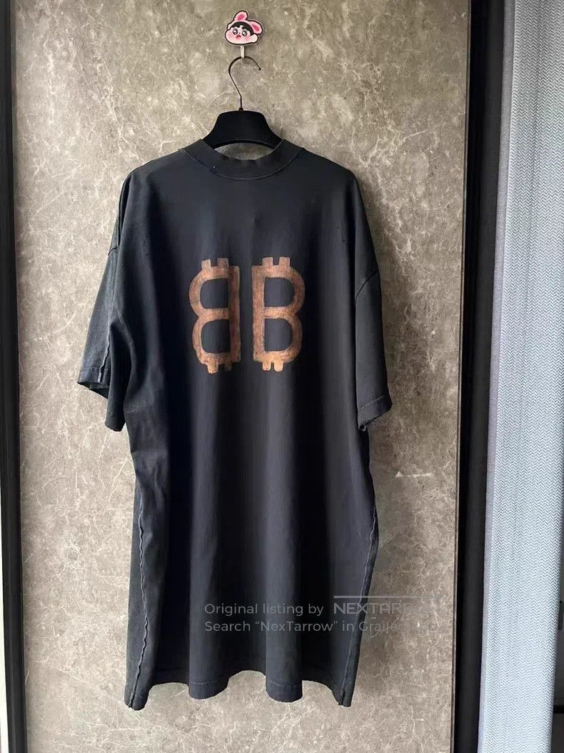 Balenciaga Balenciaga Eiffel Tower Bitcoin short-sleeved T-shirt, siz Size US S / EU 44-46 / 1 - 2 Thumbnail