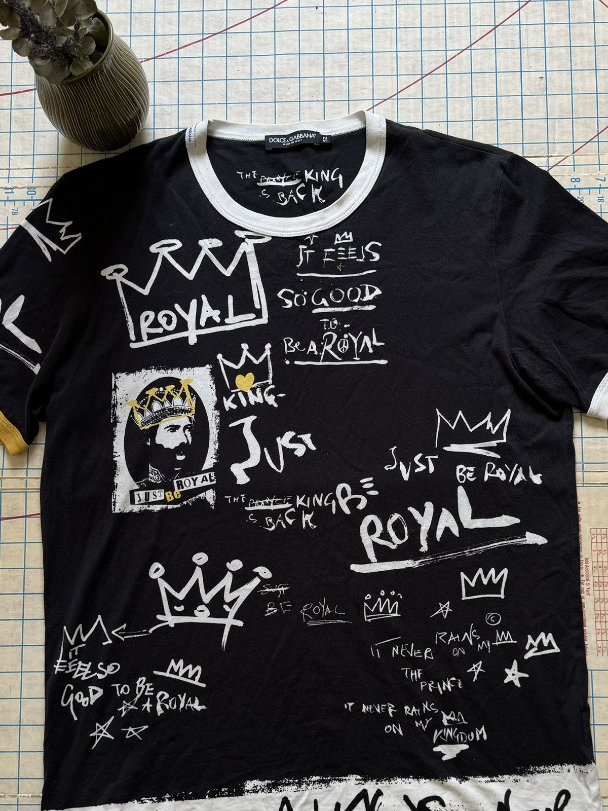 Dolce & Gabbana Dolce & Gabbana Royal Scribble Basquiat Style Tee Art Crown Size US L / EU 52-54 / 3 - 3 Thumbnail