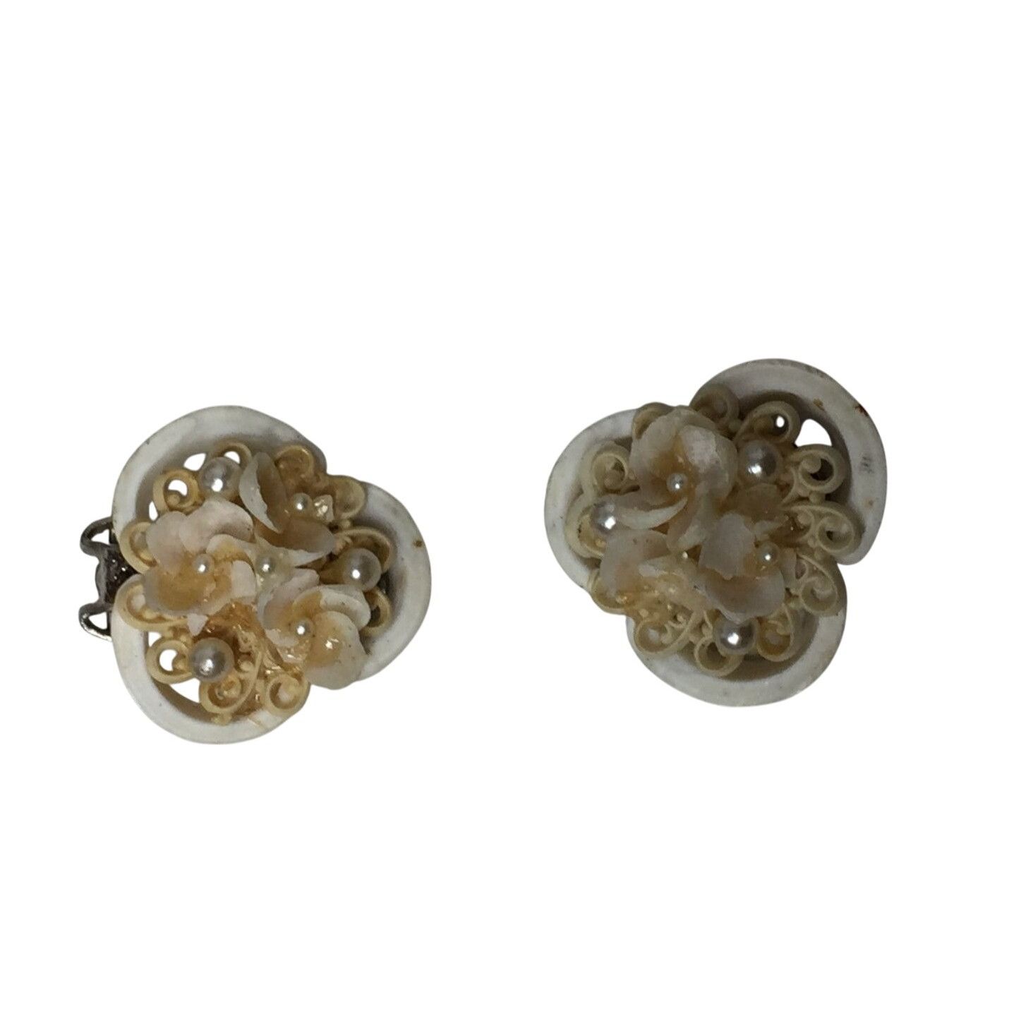Other Vintage Women's Clip-On White Flower and Faux Pearl Earrings Size ONE SIZE - 1 Thumbnail