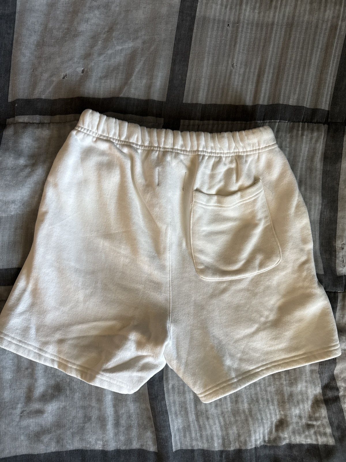 Essentials Fear of God Essentials Sweat Shorts White Size US 30 / EU 46 - 3 Thumbnail