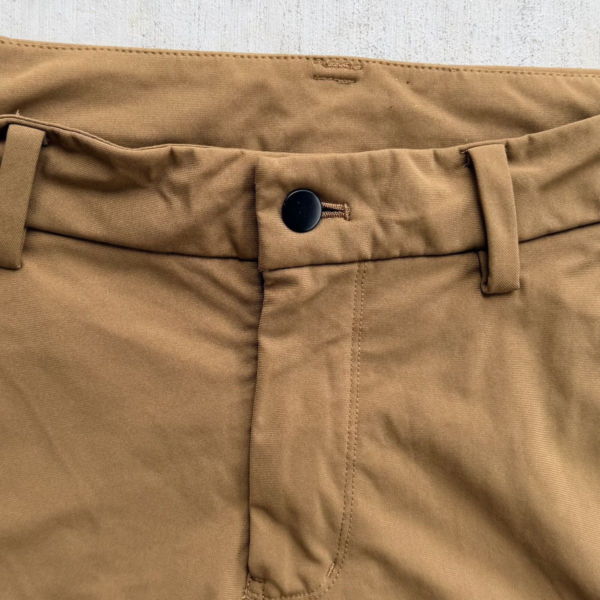 Lululemon Lululemon Commission Golf Shorts Men Size 31 Brown Stretch Size US 31 - 2 Thumbnail
