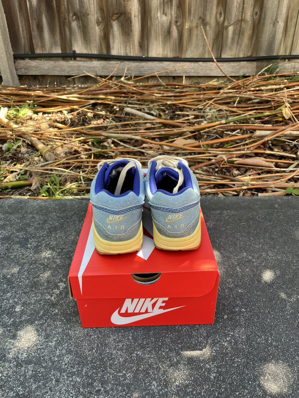 Nike NIKE AIR MAX 1 PREMIUM DIRTY DENIM Size US 5 / EU 37 - 4 Thumbnail